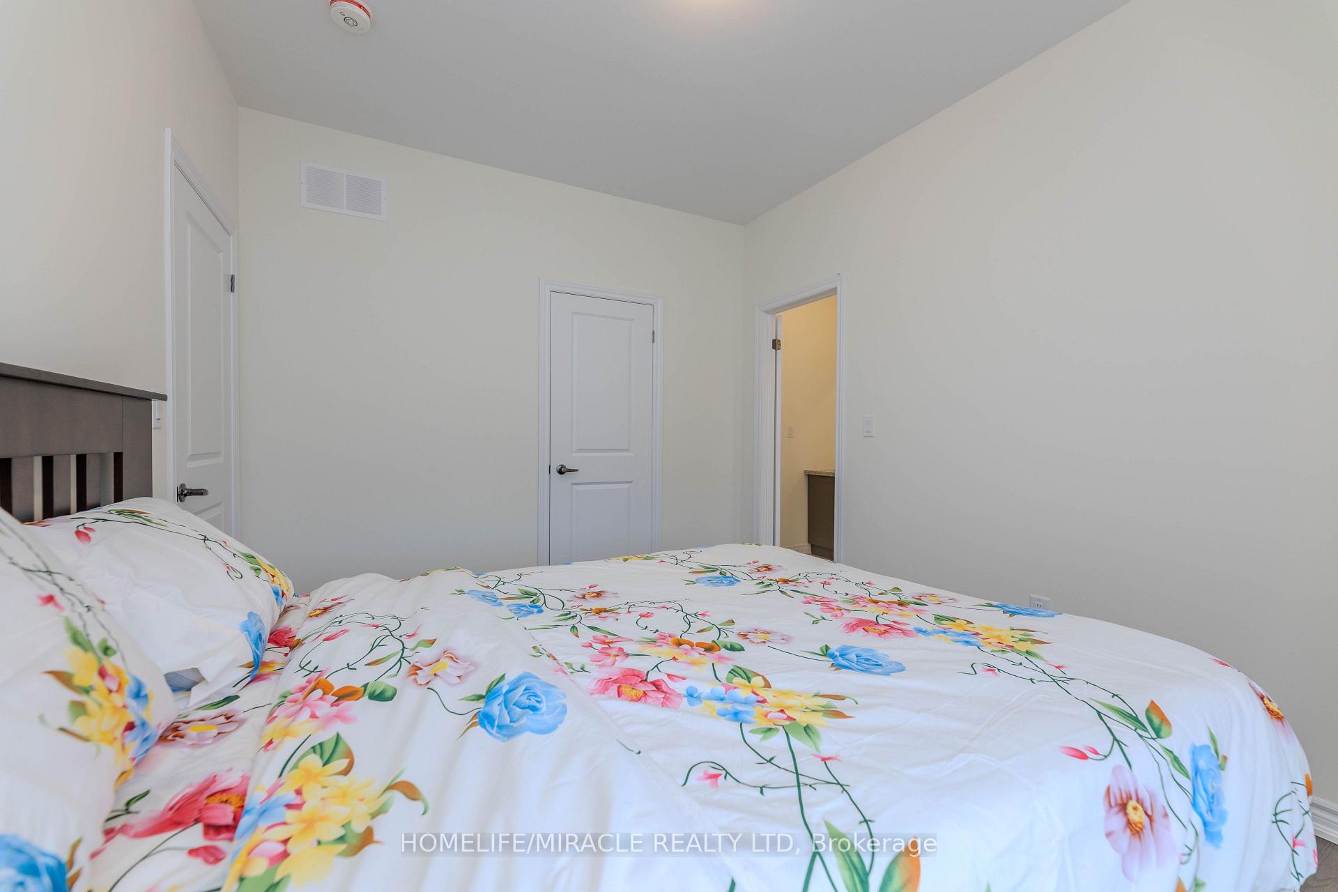 Photo 32 of 89 Halldorson Avenue, Aurora, Bayview Northeast — HOMEH