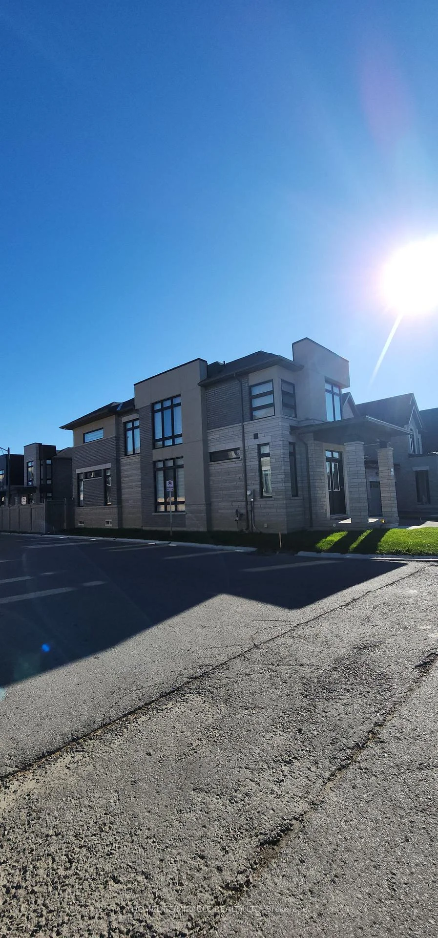 Photo 6 of 89 Halldorson Avenue, Aurora, Bayview Northeast — HOMEH