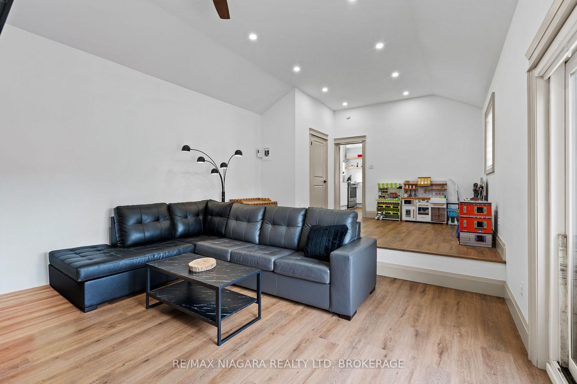 Photo 18 of 157 Aqueduct Street, Welland, Prince Charles — HOMEH