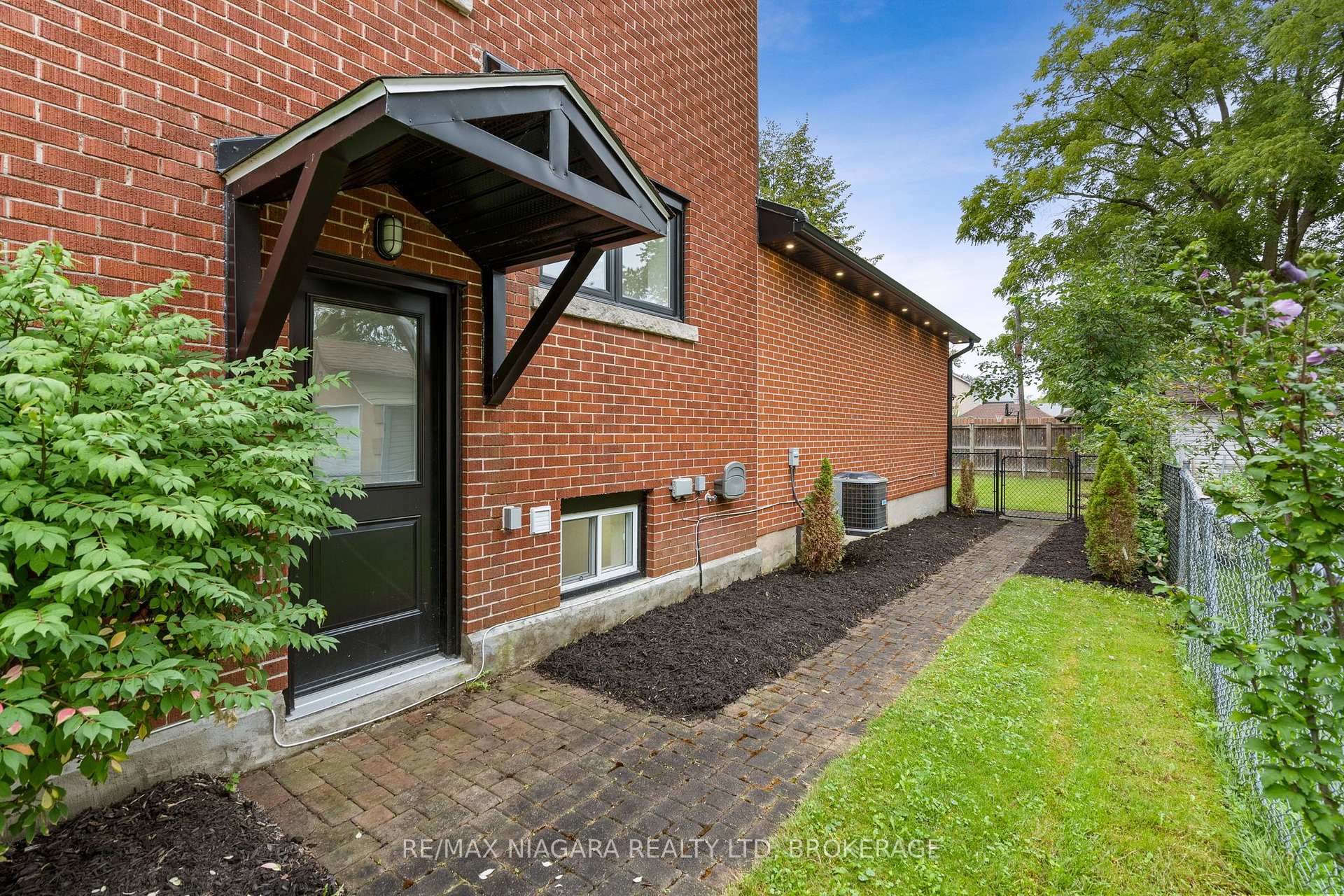 Photo 37 of 157 Aqueduct Street, Welland, Prince Charles — HOMEH