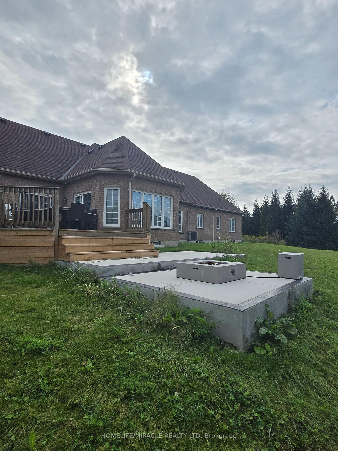 Photo 2 of 11045 Inglis Drive, Milton, Campbellville — HOMEH