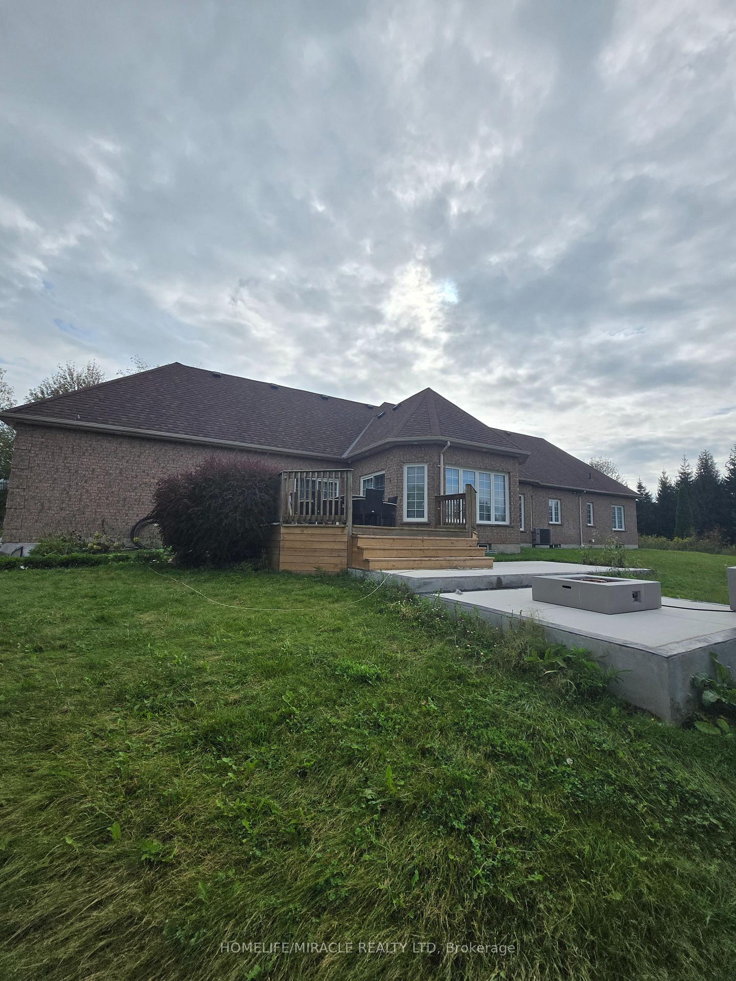 Photo 3 of 11045 Inglis Drive, Milton, Campbellville — HOMEH
