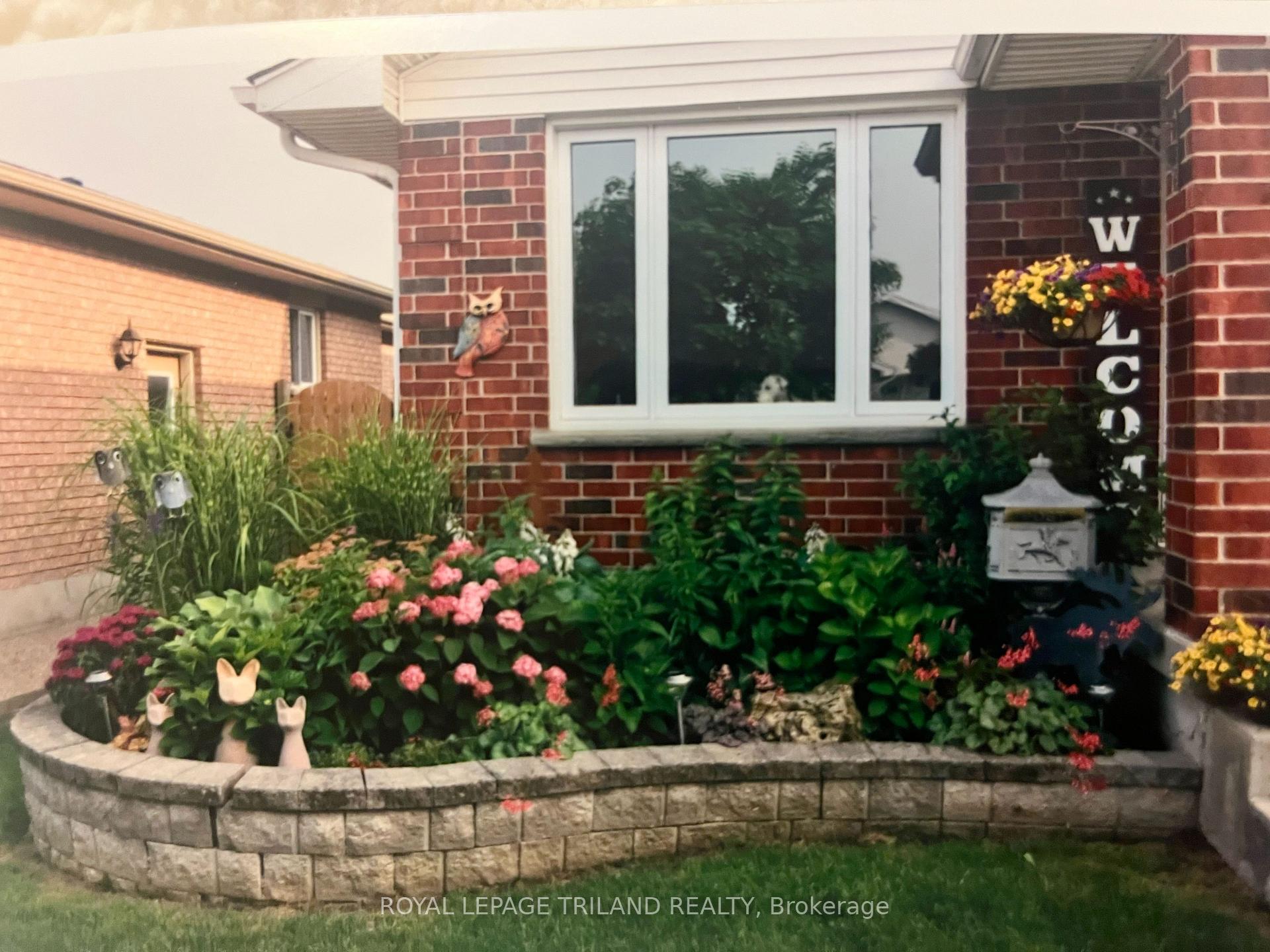 Photo 2 of 252 Josselyn Drive, London, South X — HOMEH