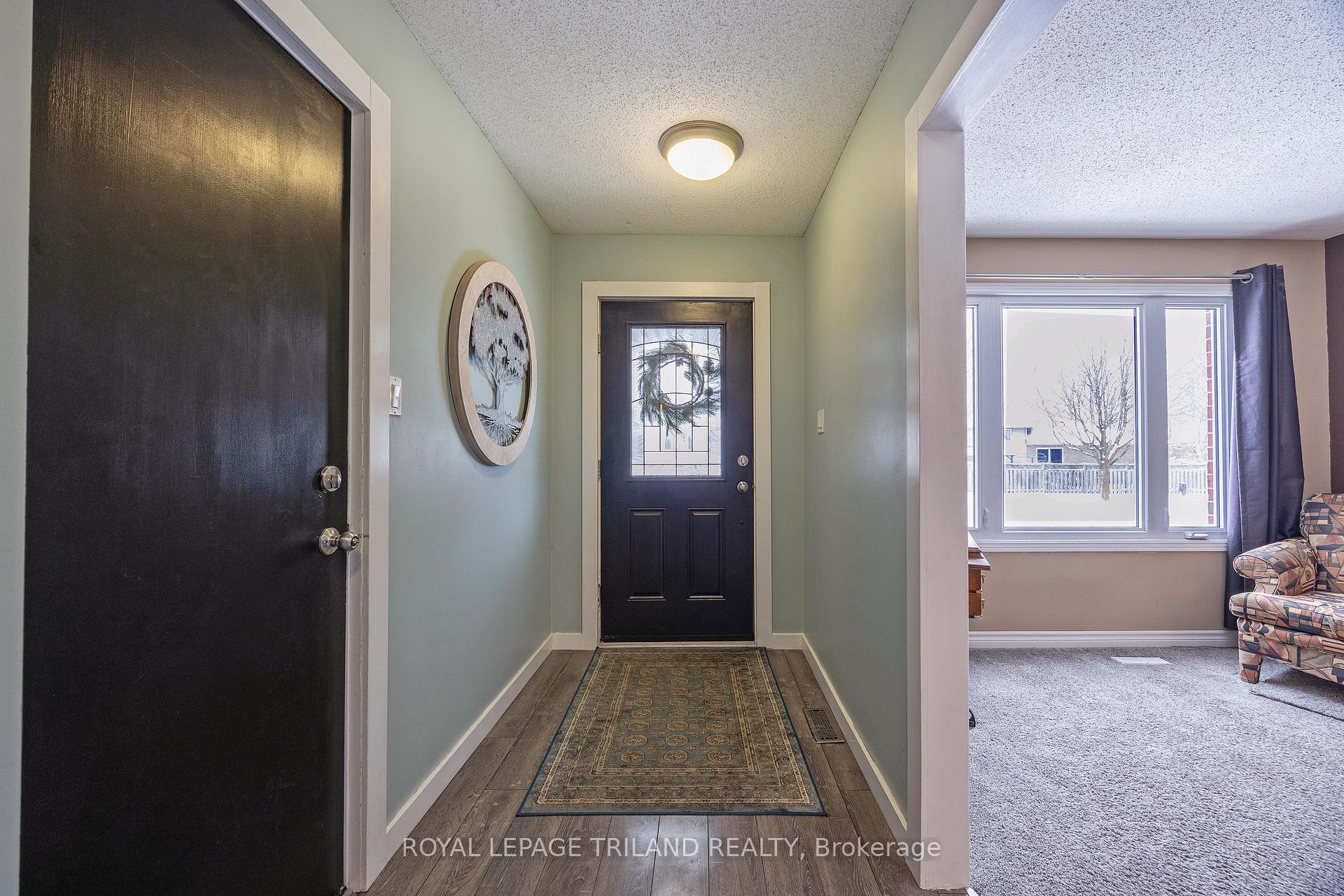 Photo 4 of 252 Josselyn Drive, London, South X — HOMEH