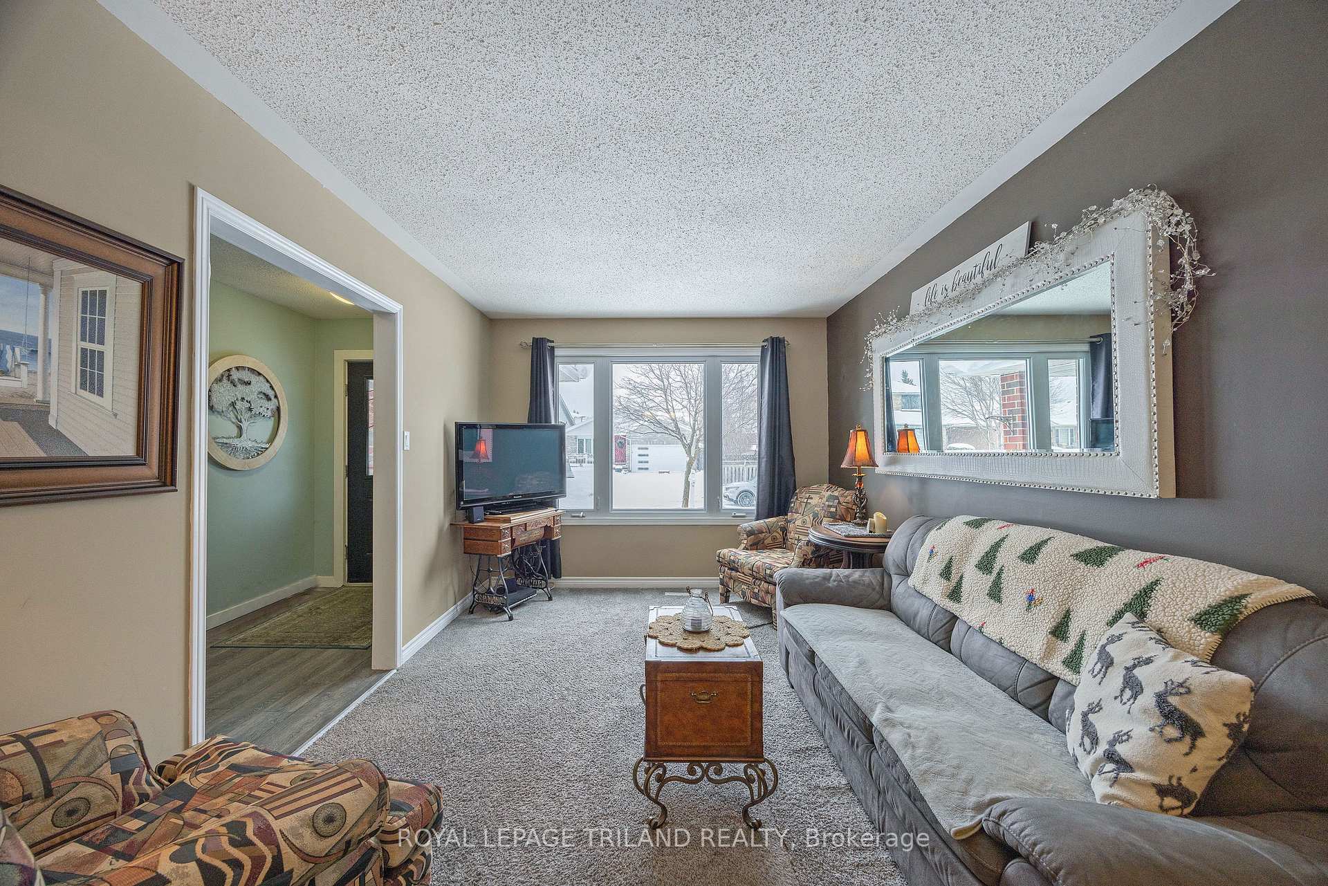 Photo 7 of 252 Josselyn Drive, London, South X — HOMEH