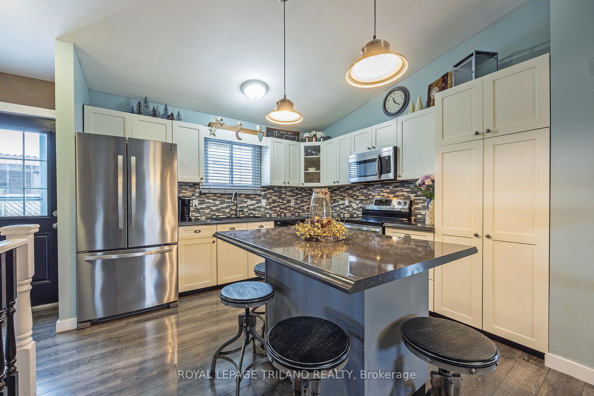 Photo 10 of 252 Josselyn Drive, London, South X — HOMEH
