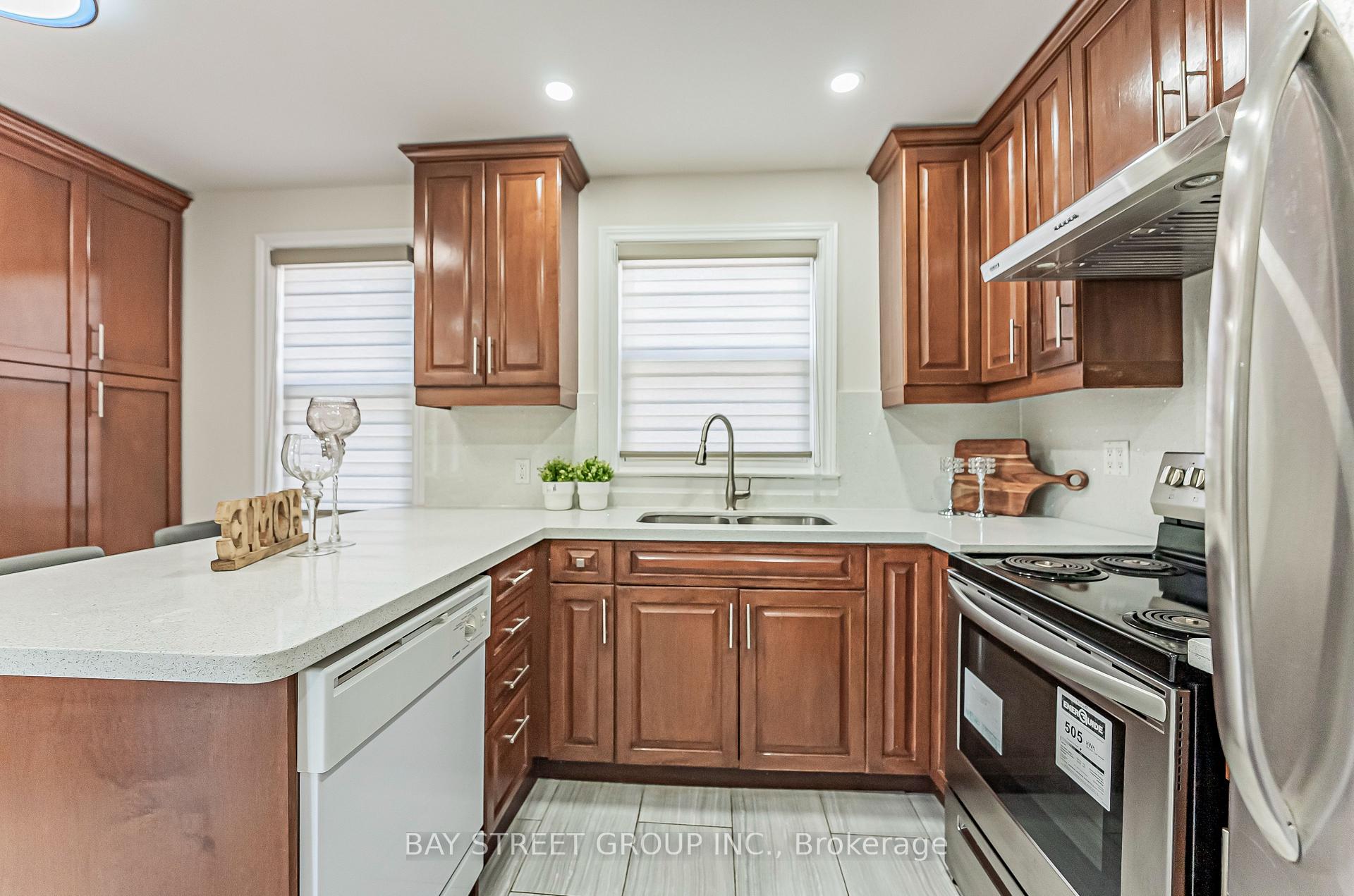 Photo 11 of 52 Glen Cameron Road, Markham, Thornhill — HOMEH