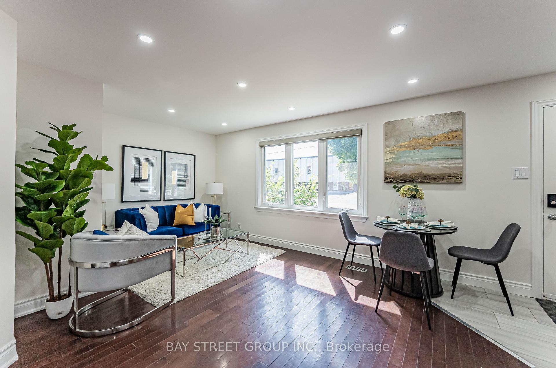 Photo 12 of 52 Glen Cameron Road, Markham, Thornhill — HOMEH