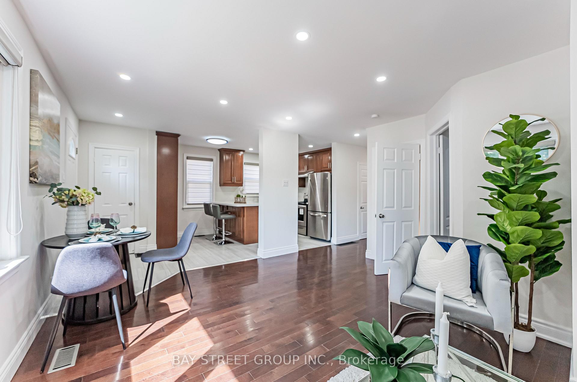 Photo 13 of 52 Glen Cameron Road, Markham, Thornhill — HOMEH