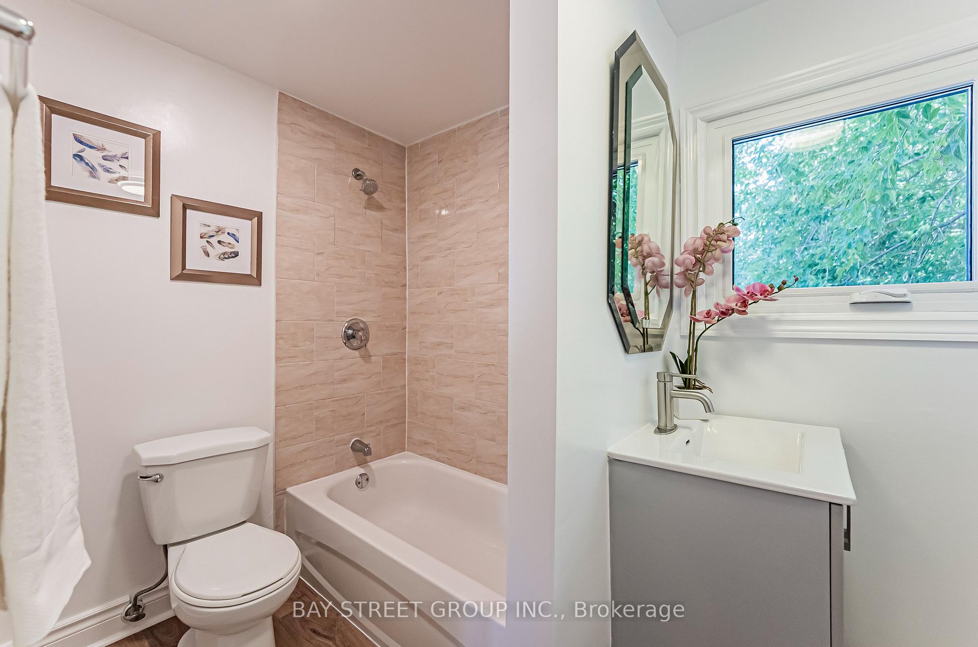 Photo 19 of 52 Glen Cameron Road, Markham, Thornhill — HOMEH