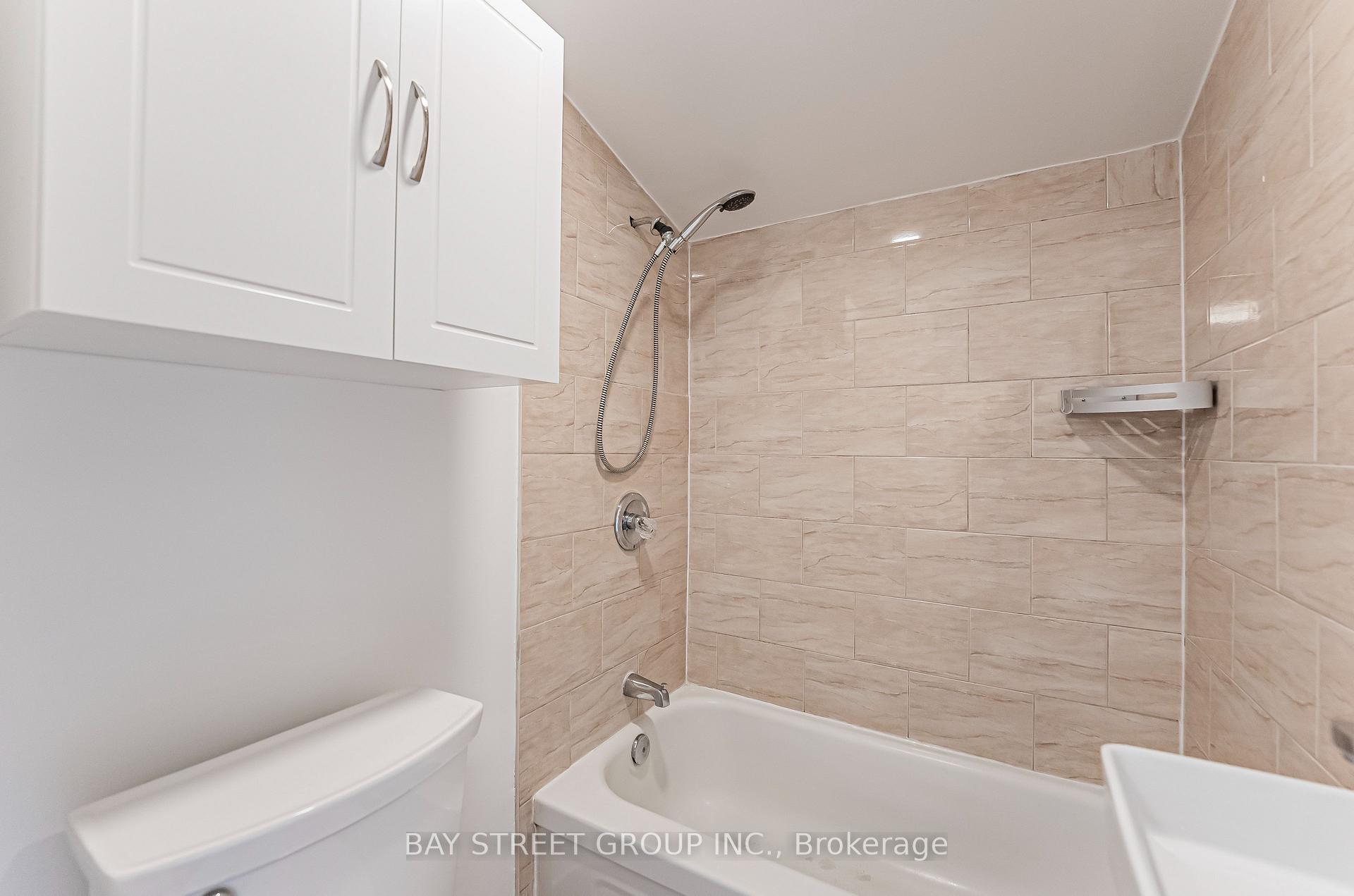 Photo 22 of 52 Glen Cameron Road, Markham, Thornhill — HOMEH