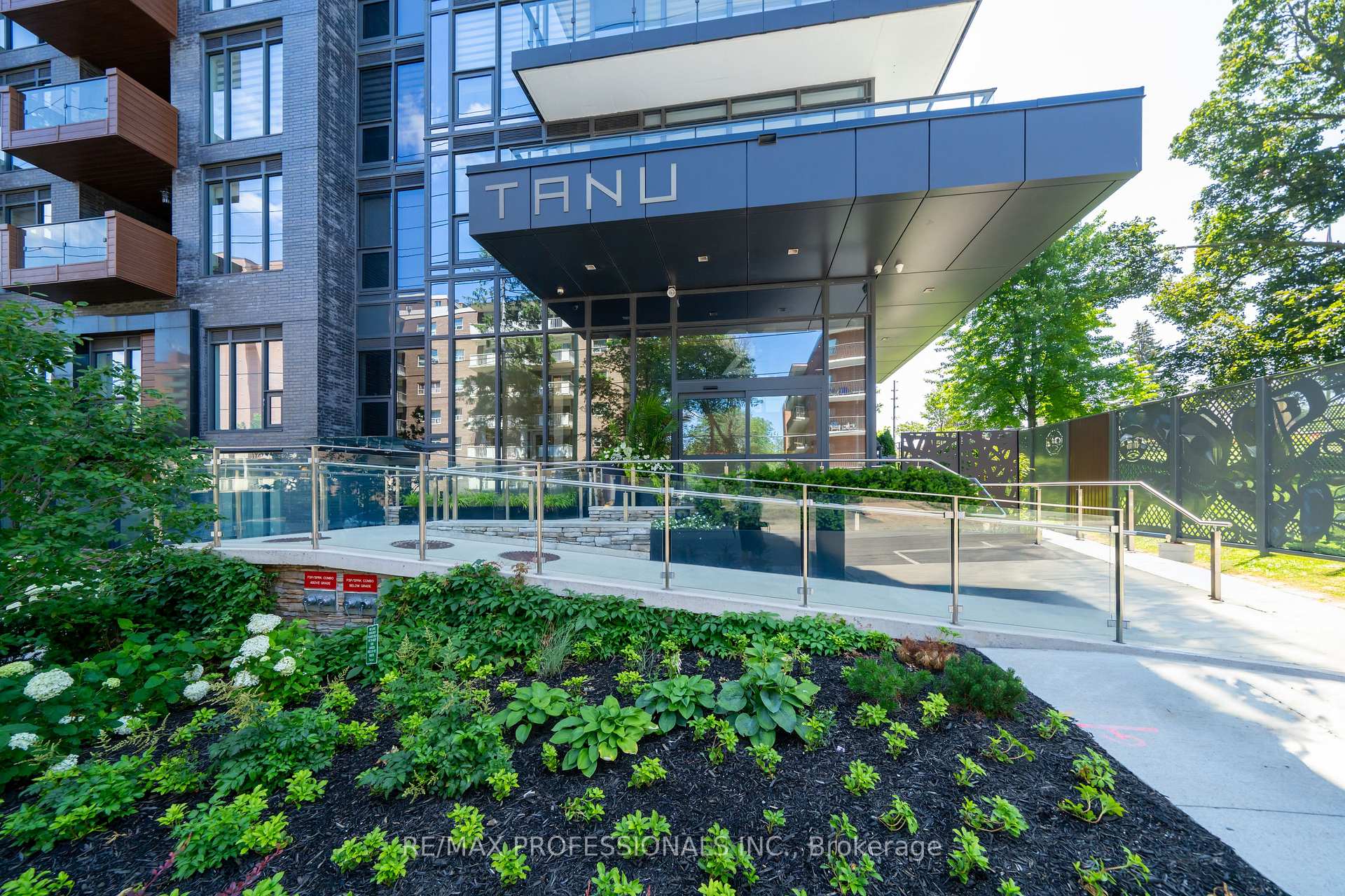 Photo of Unit 816, 21 Park Street E
