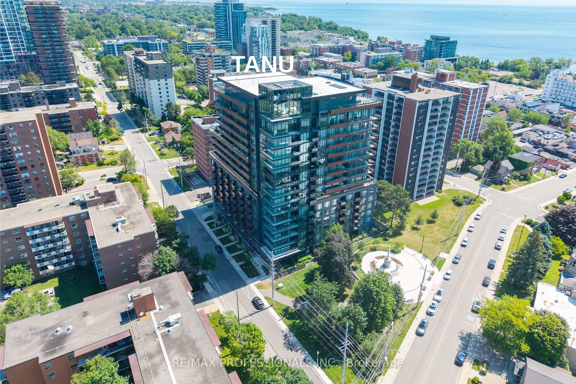 Photo 2 of Unit 816, 21 Park Street E, Mississauga, Port Credit — HOMEH