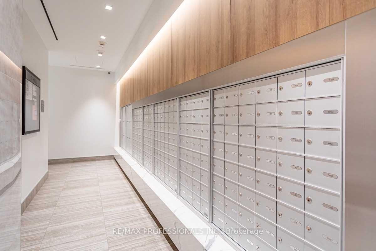 Photo 6 of Unit 816, 21 Park Street E, Mississauga, Port Credit — HOMEH
