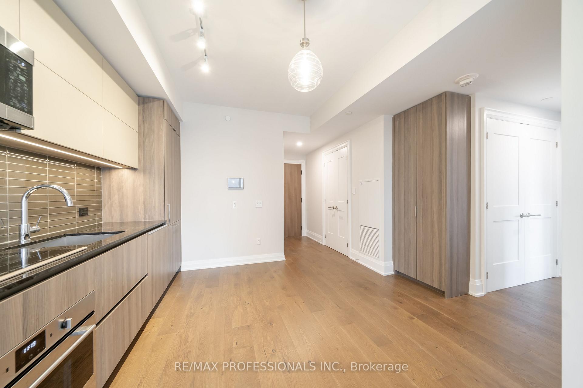 Photo 12 of Unit 816, 21 Park Street E, Mississauga, Port Credit — HOMEH