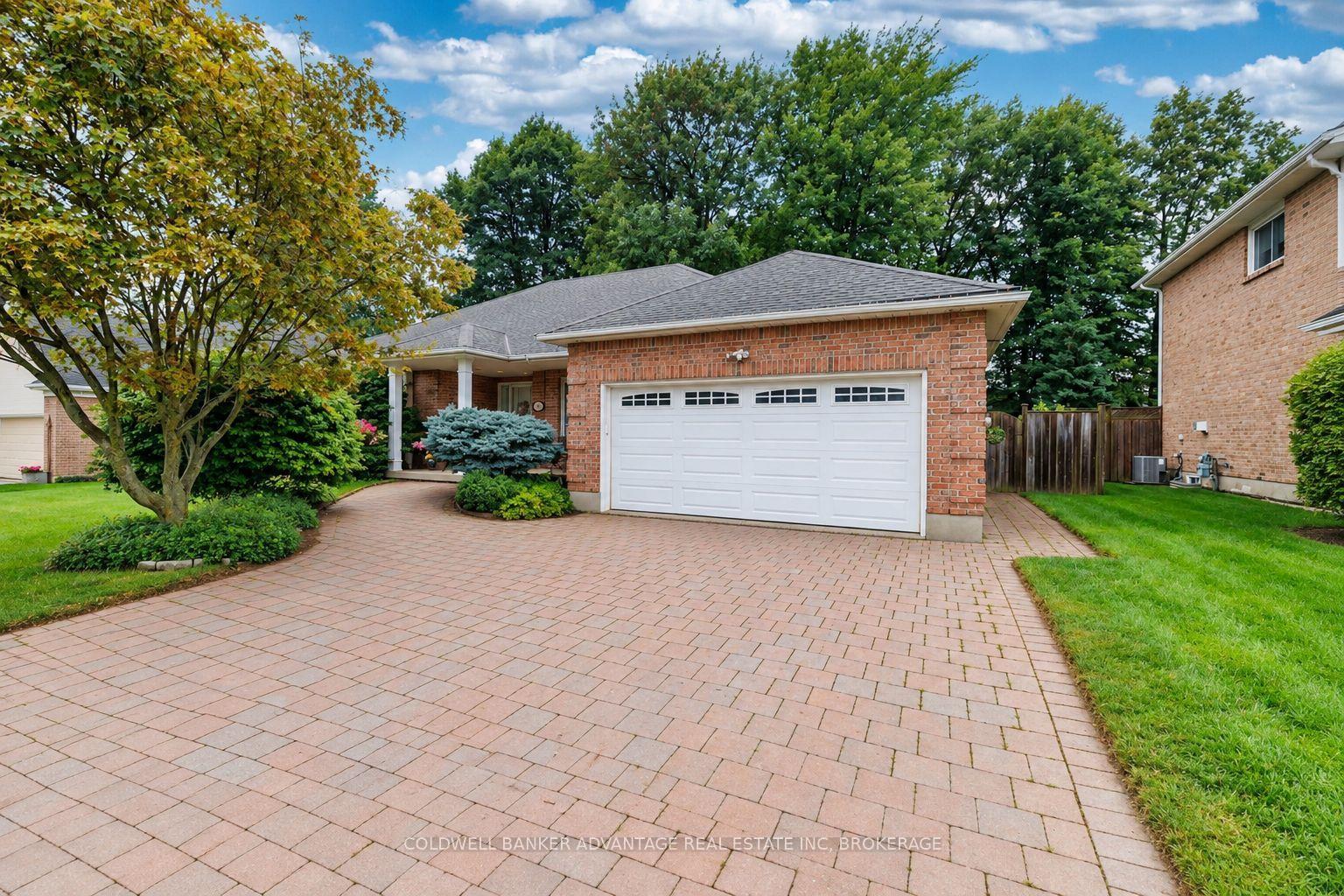Photo 3 of 8165 Mount Olive Crescent, Niagara Falls, Mt. Carmel — HOMEH