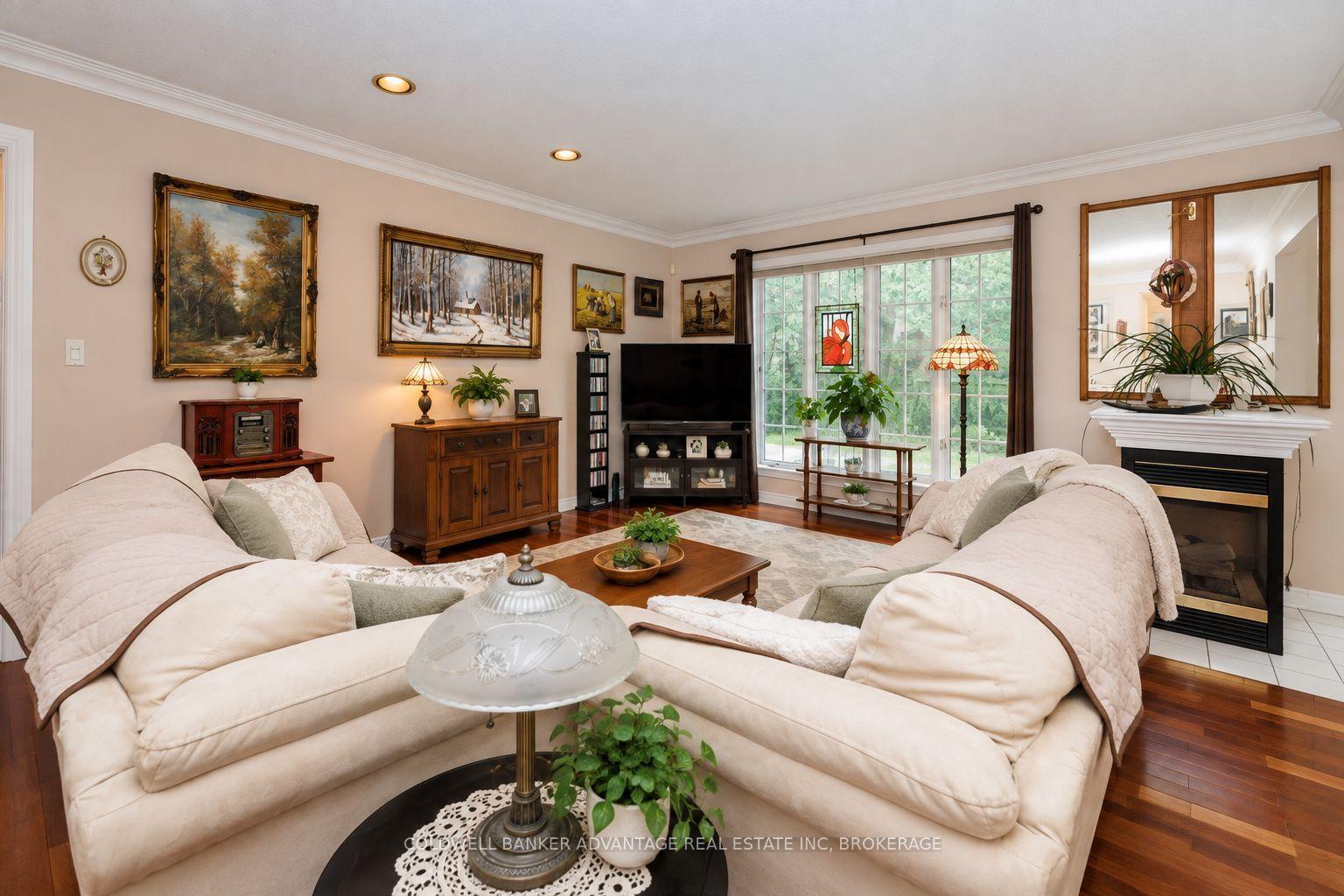 Photo 10 of 8165 Mount Olive Crescent, Niagara Falls, Mt. Carmel — HOMEH