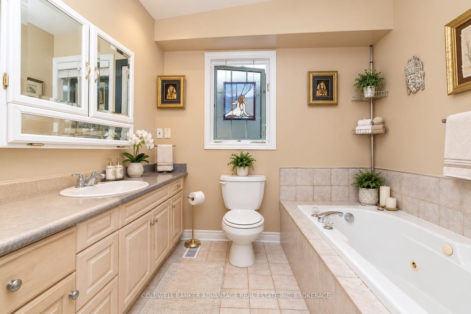 Photo 20 of 8165 Mount Olive Crescent, Niagara Falls, Mt. Carmel — HOMEH