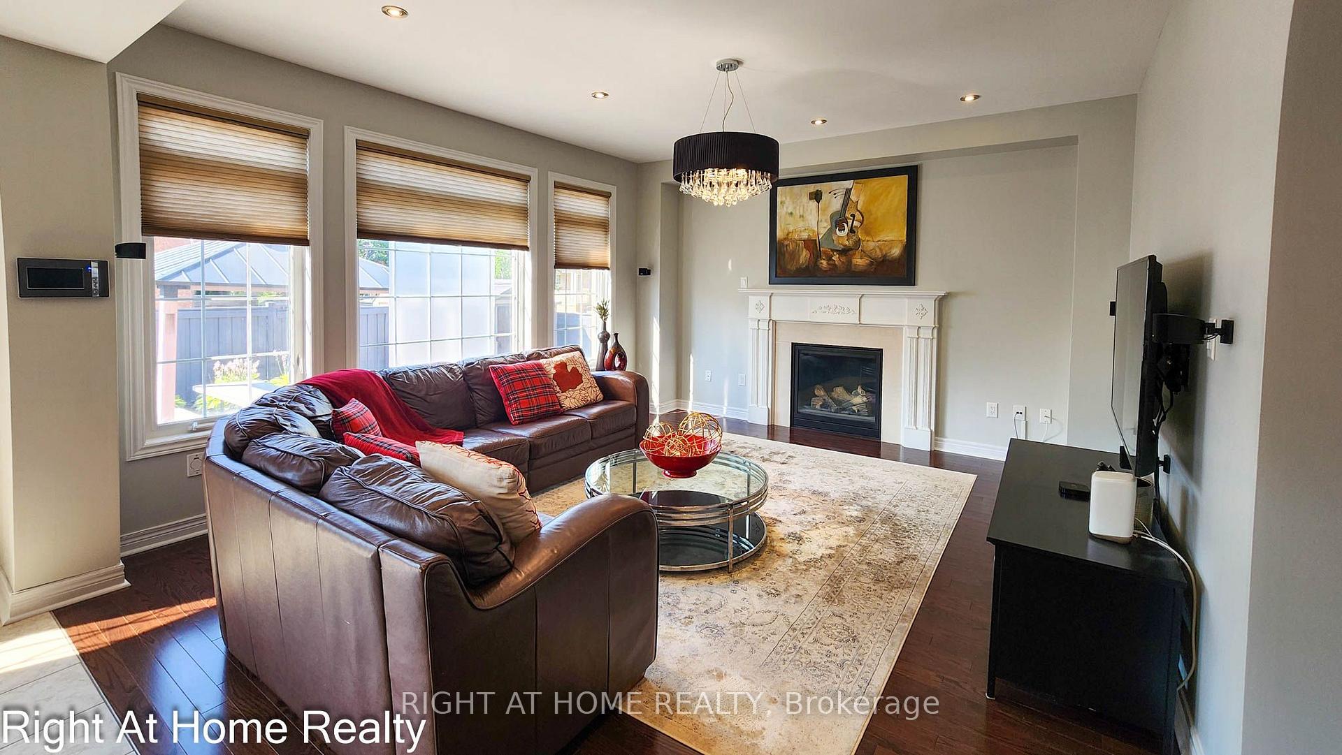 Photo 10 of 22 Bluffmeadow Street, Brampton, Bram East — HOMEH