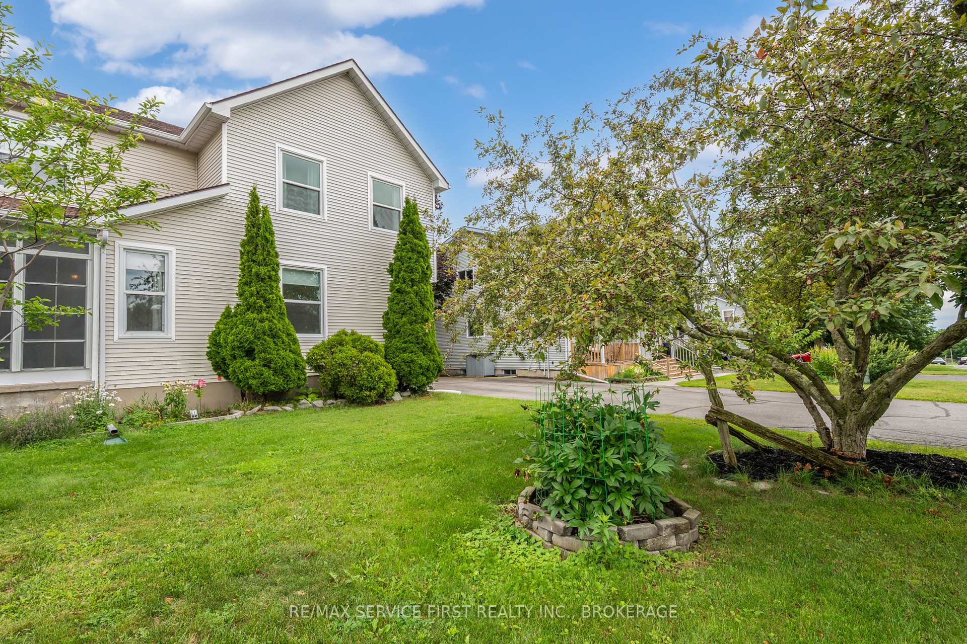 Photo 2 of 53 Mckeown Crescent, Loyalist, Amherstview — HOMEH