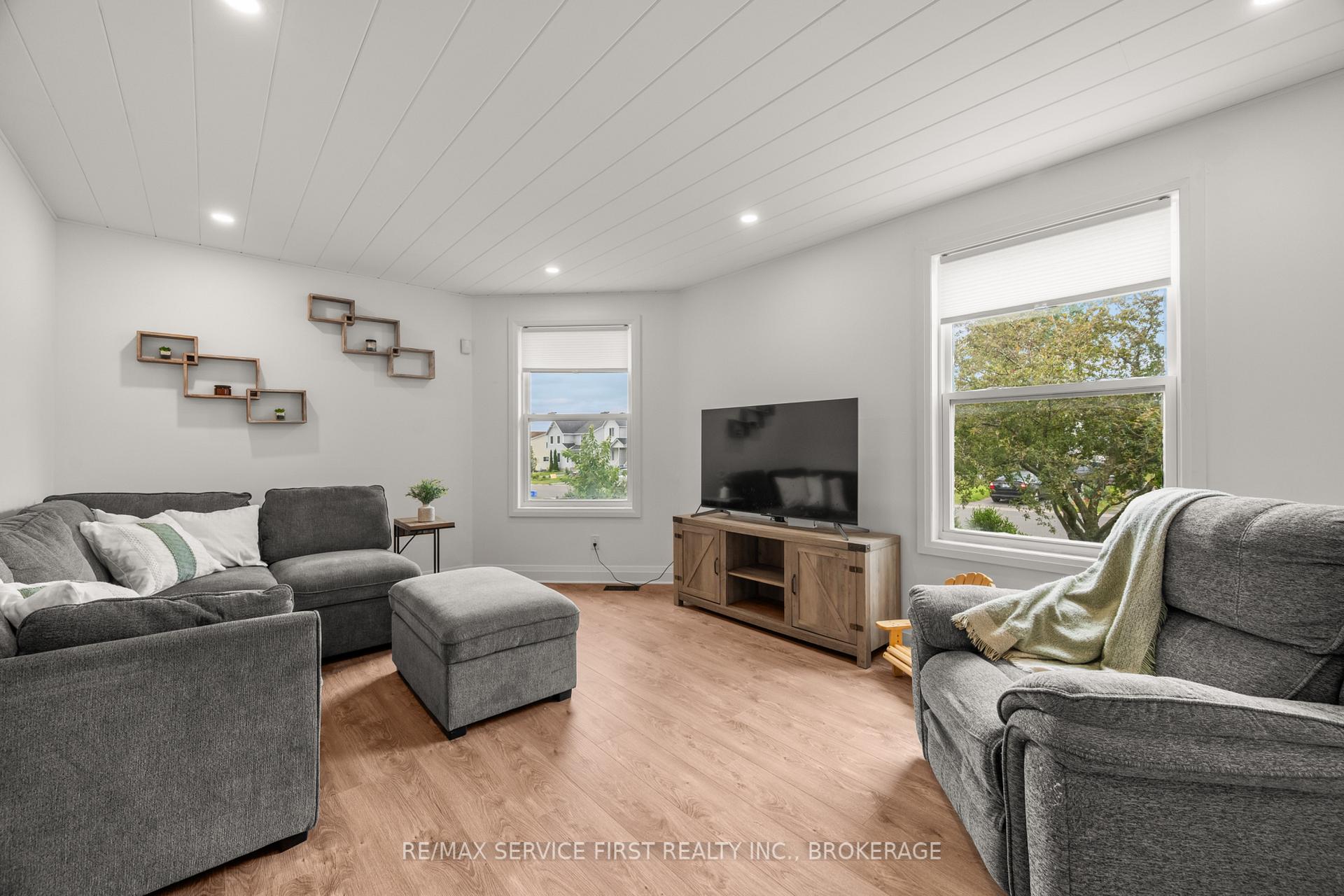 Photo 12 of 53 Mckeown Crescent, Loyalist, Amherstview — HOMEH