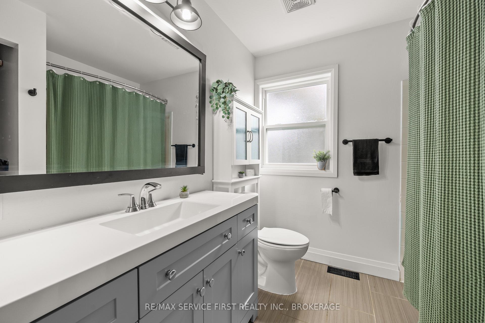 Photo 17 of 53 Mckeown Crescent, Loyalist, Amherstview — HOMEH