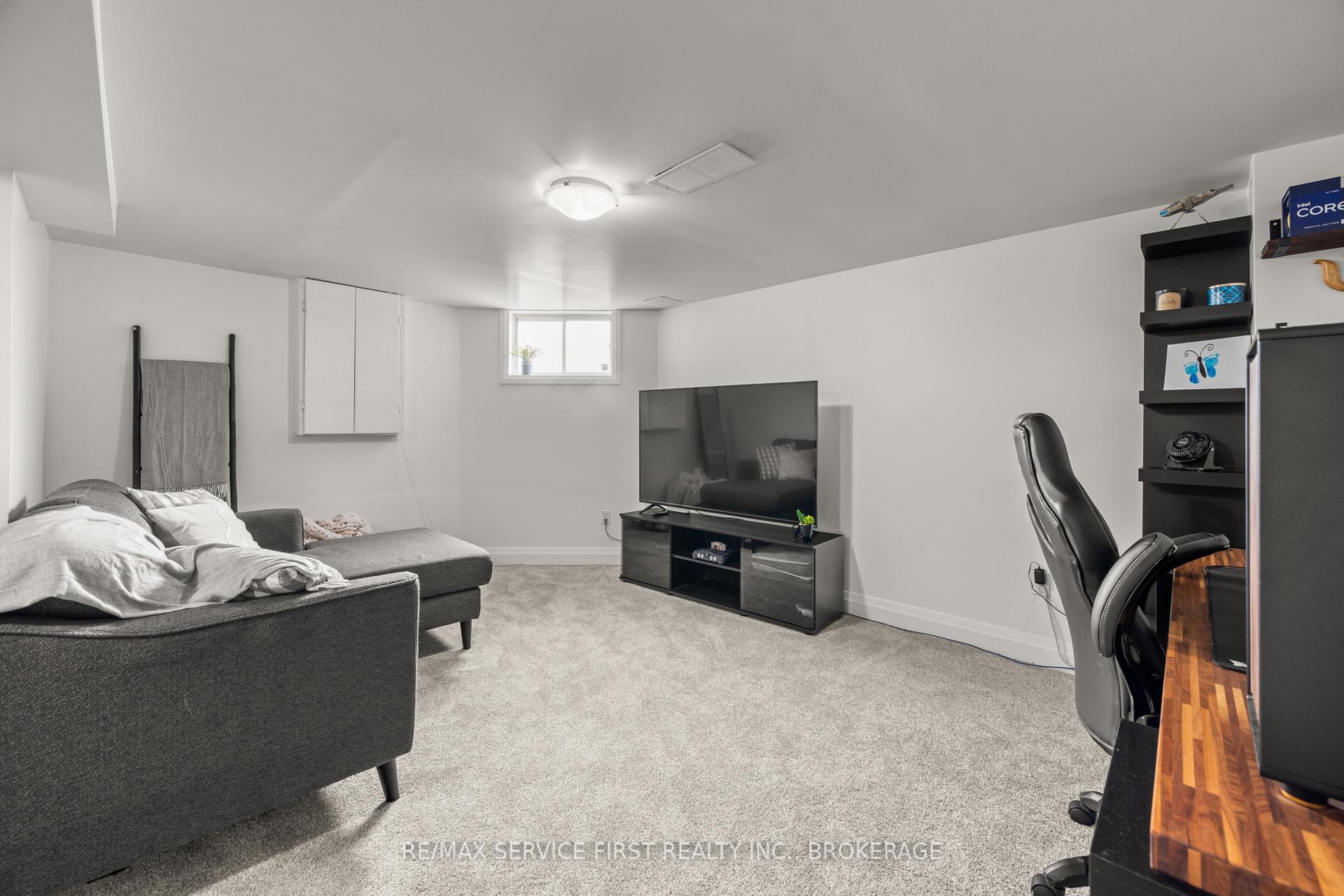 Photo 23 of 53 Mckeown Crescent, Loyalist, Amherstview — HOMEH