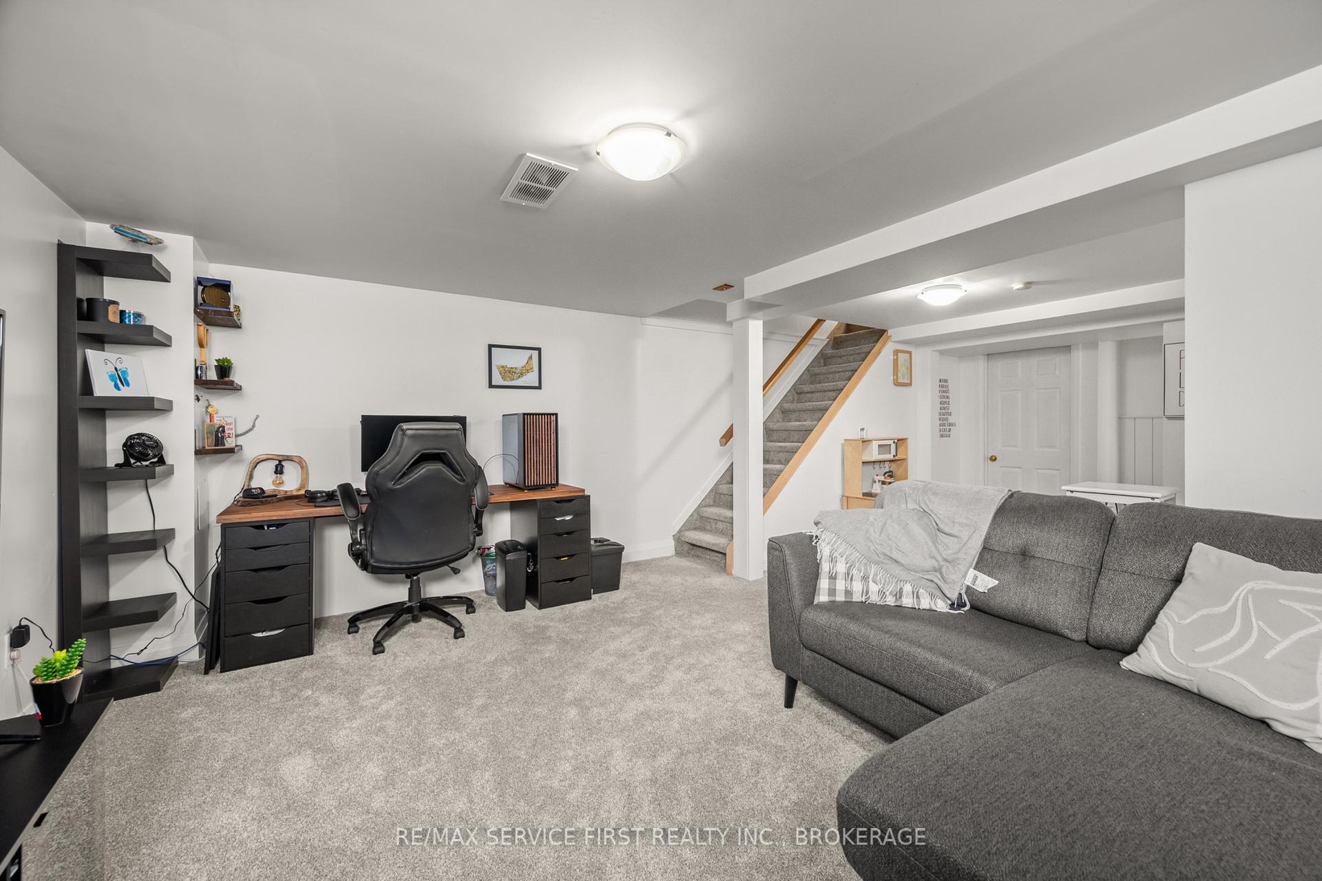 Photo 24 of 53 Mckeown Crescent, Loyalist, Amherstview — HOMEH