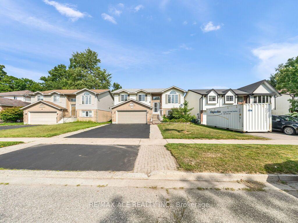 Photo 2 of 46 McLachlan Place, Guelph, Willow West/Sugarbush/West Acres — HOMEH