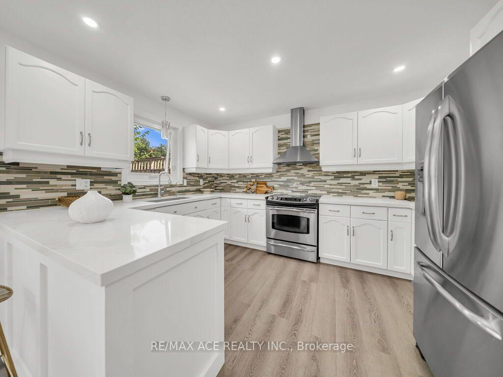 Photo 10 of 46 McLachlan Place, Guelph, Willow West/Sugarbush/West Acres — HOMEH