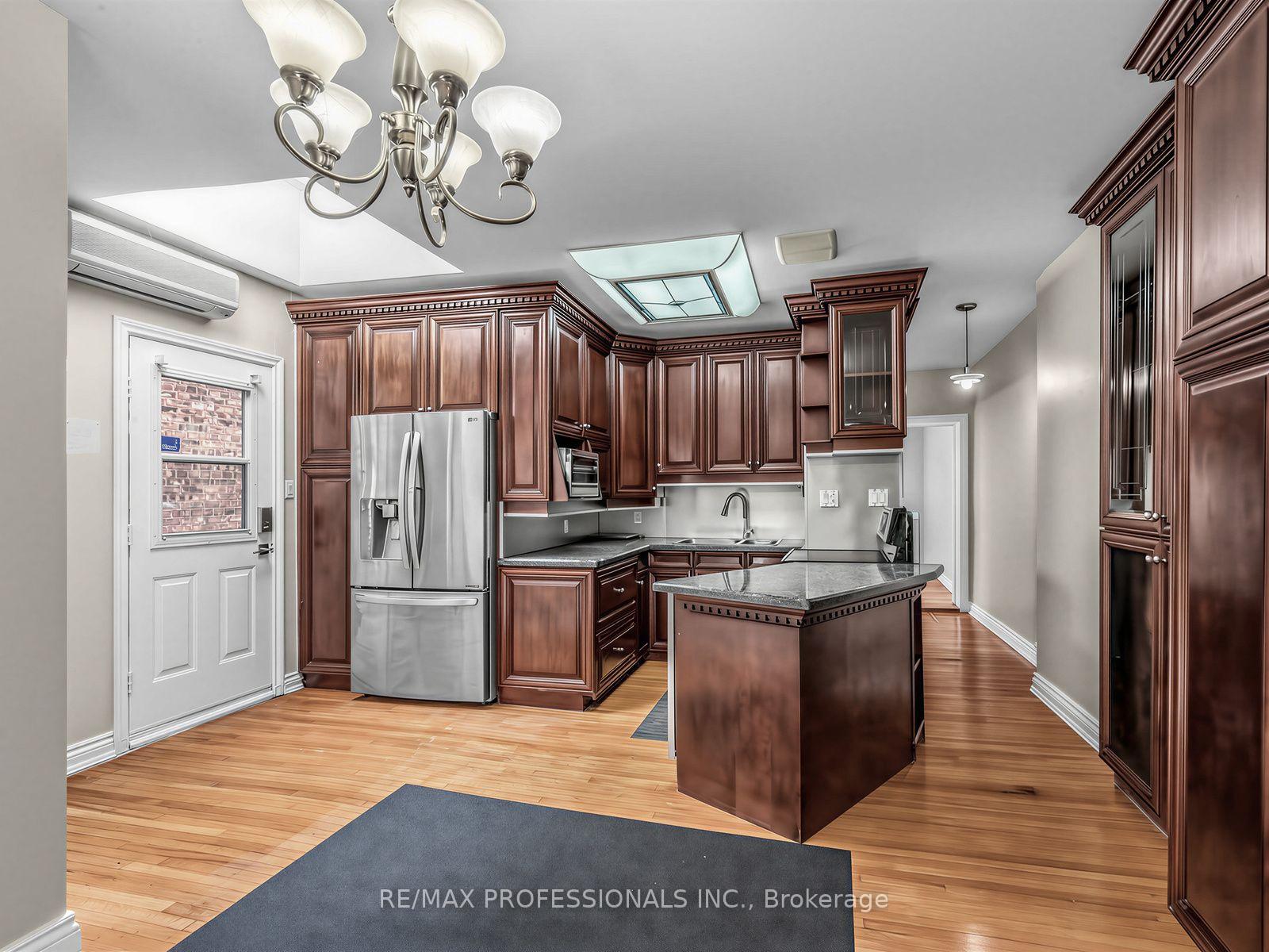 Photo 10 of 168 Markham Street, Toronto, Trinity-Bellwoods — HOMEH