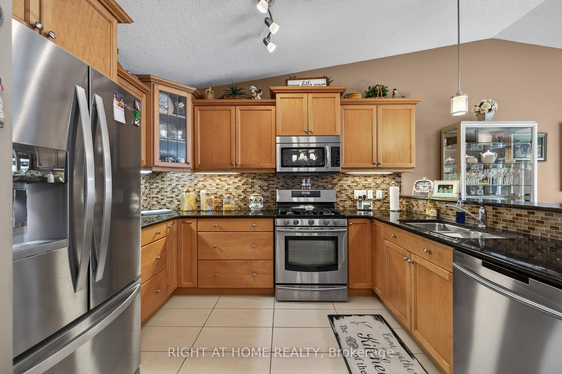 Photo 19 of Unit 21, 2100 Denview Avenue, London, North S — HOMEH