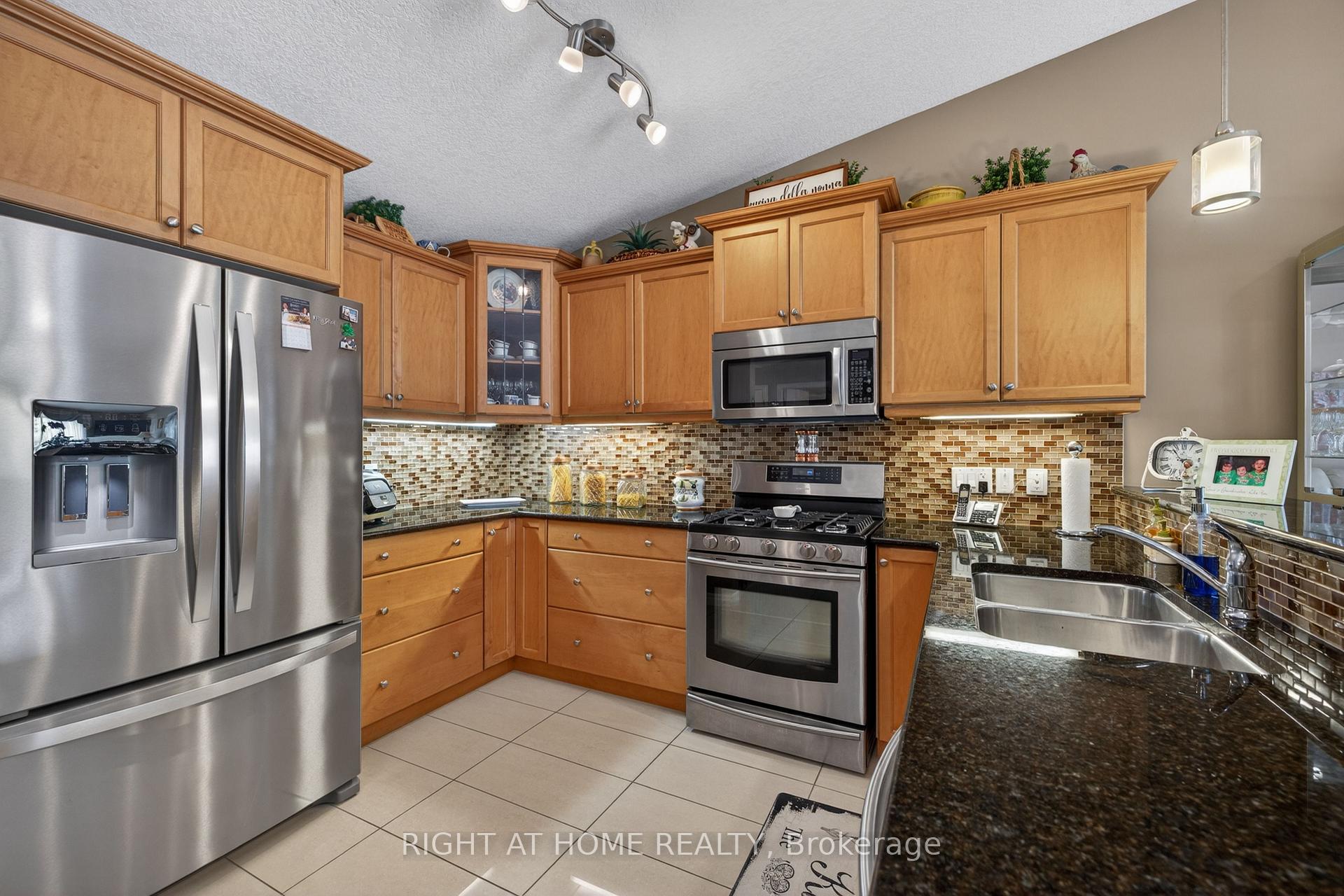 Photo 20 of Unit 21, 2100 Denview Avenue, London, North S — HOMEH