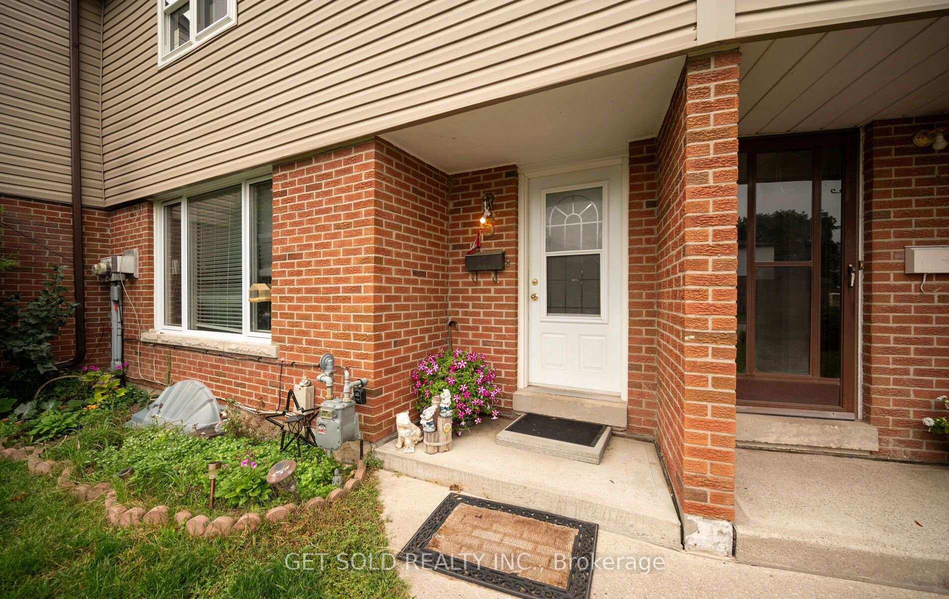 Photo 2 of Unit 5, 5 Kingham Road, Halton Hills, Acton — HOMEH