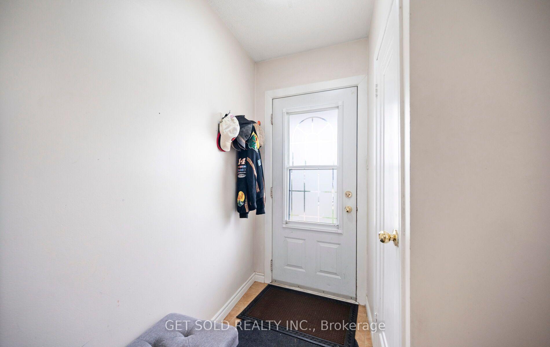 Photo 4 of Unit 5, 5 Kingham Road, Halton Hills, Acton — HOMEH