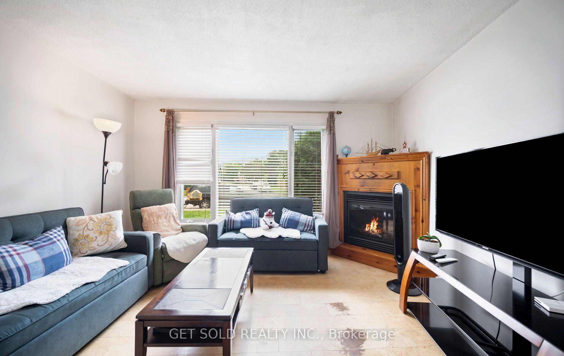 Photo 5 of Unit 5, 5 Kingham Road, Halton Hills, Acton — HOMEH