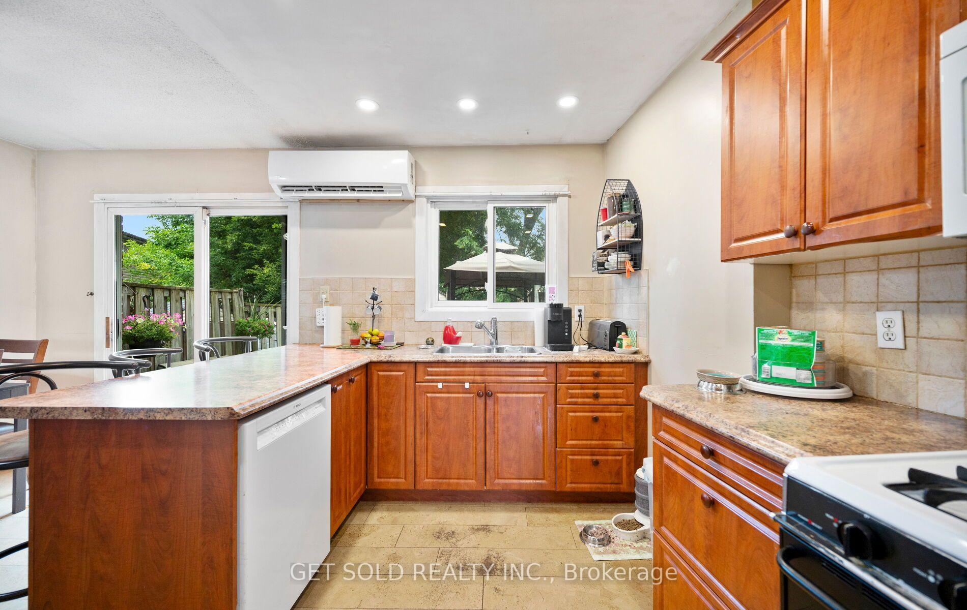 Photo 11 of Unit 5, 5 Kingham Road, Halton Hills, Acton — HOMEH