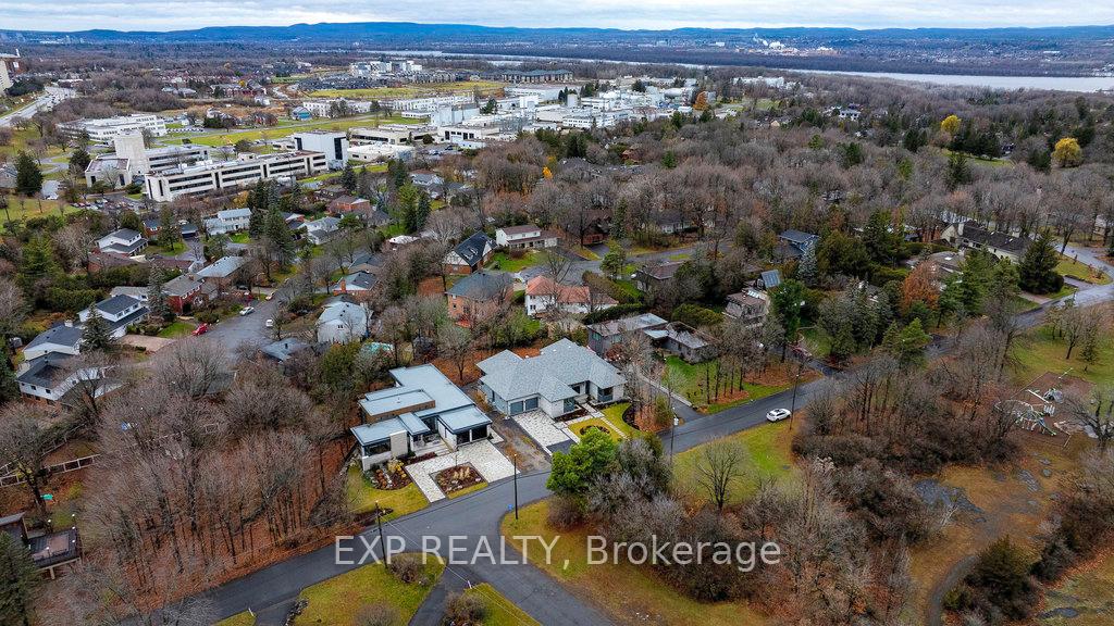 Photo 16 of 26 Clovelly Road W, Ottawa, Rothwell Heights — HOMEH