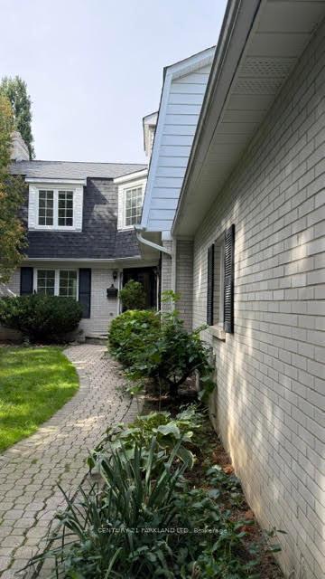 Photo 3 of 28 Pinnacle Road, North York, St. Andrew-Windfields — HOMEH