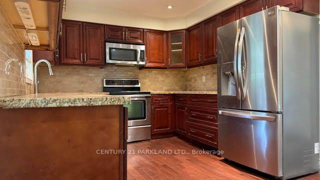 Photo 10 of 28 Pinnacle Road, North York, St. Andrew-Windfields — HOMEH