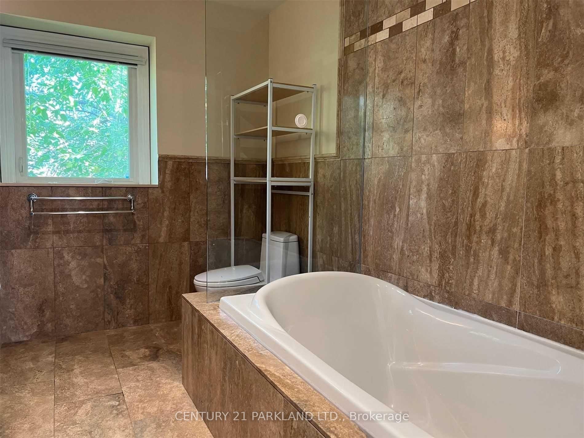 Photo 32 of 28 Pinnacle Road, North York, St. Andrew-Windfields — HOMEH