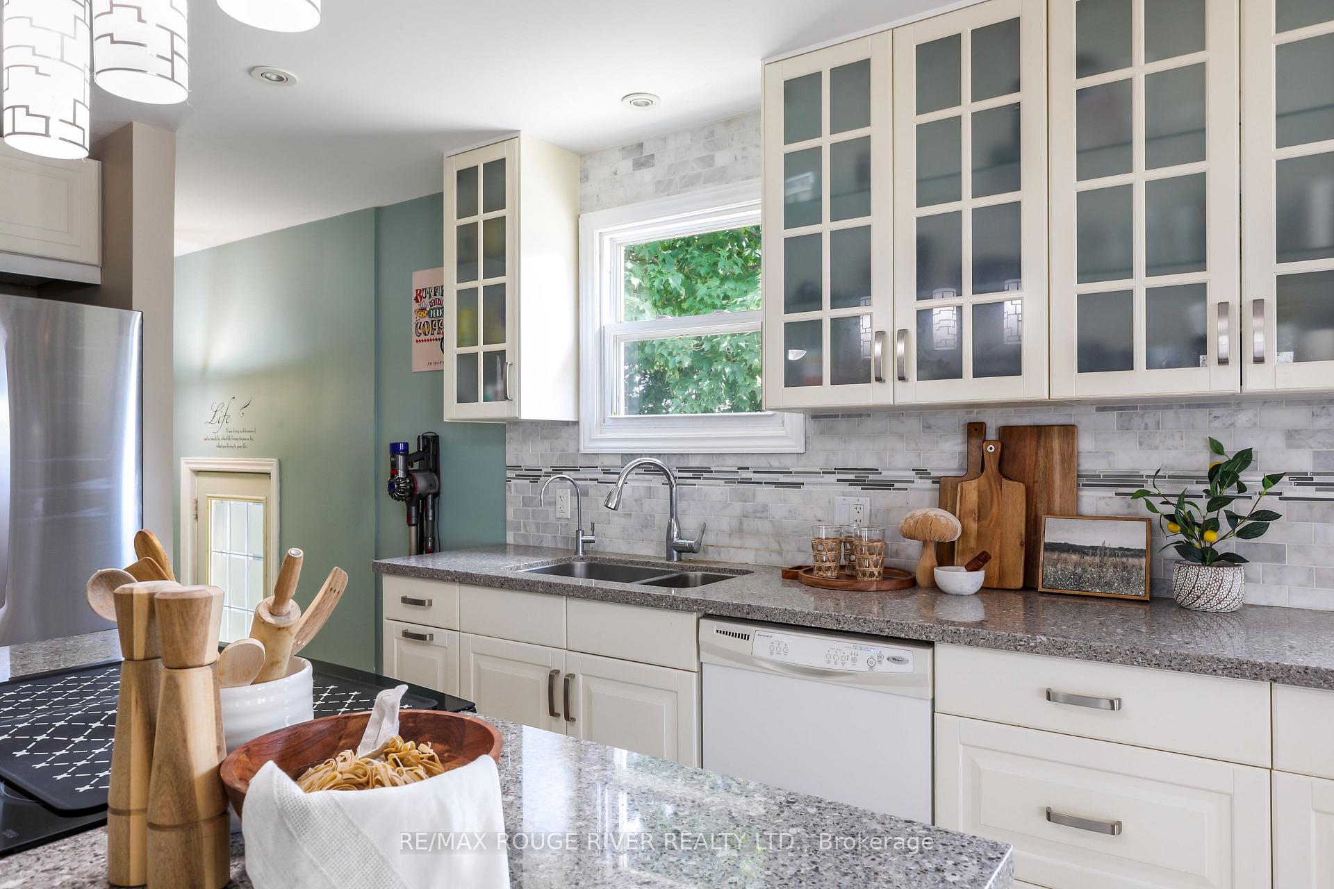 Photo 2 of 109 Elgin Street, Clarington, Bowmanville — HOMEH
