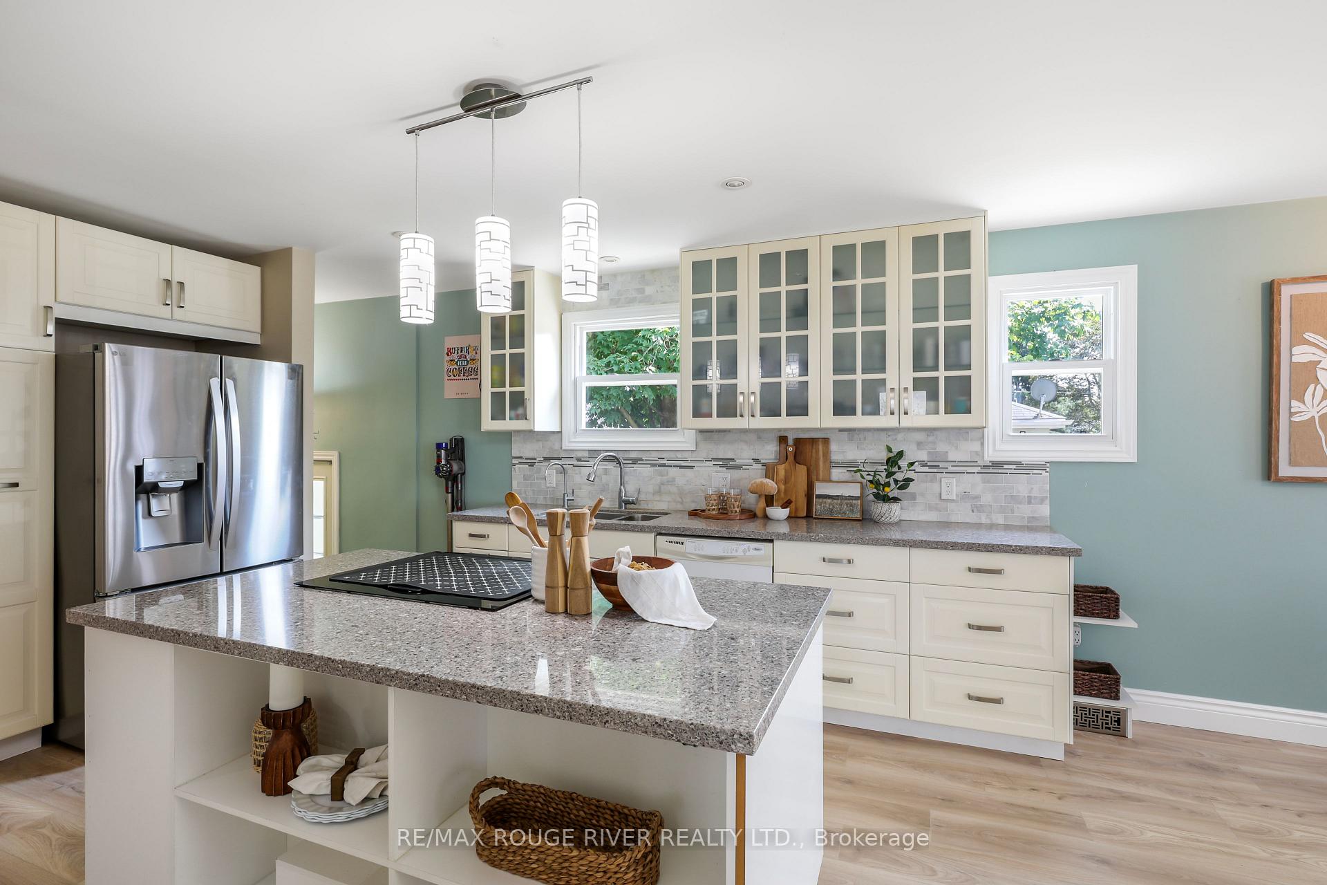 Photo 5 of 109 Elgin Street, Clarington, Bowmanville — HOMEH