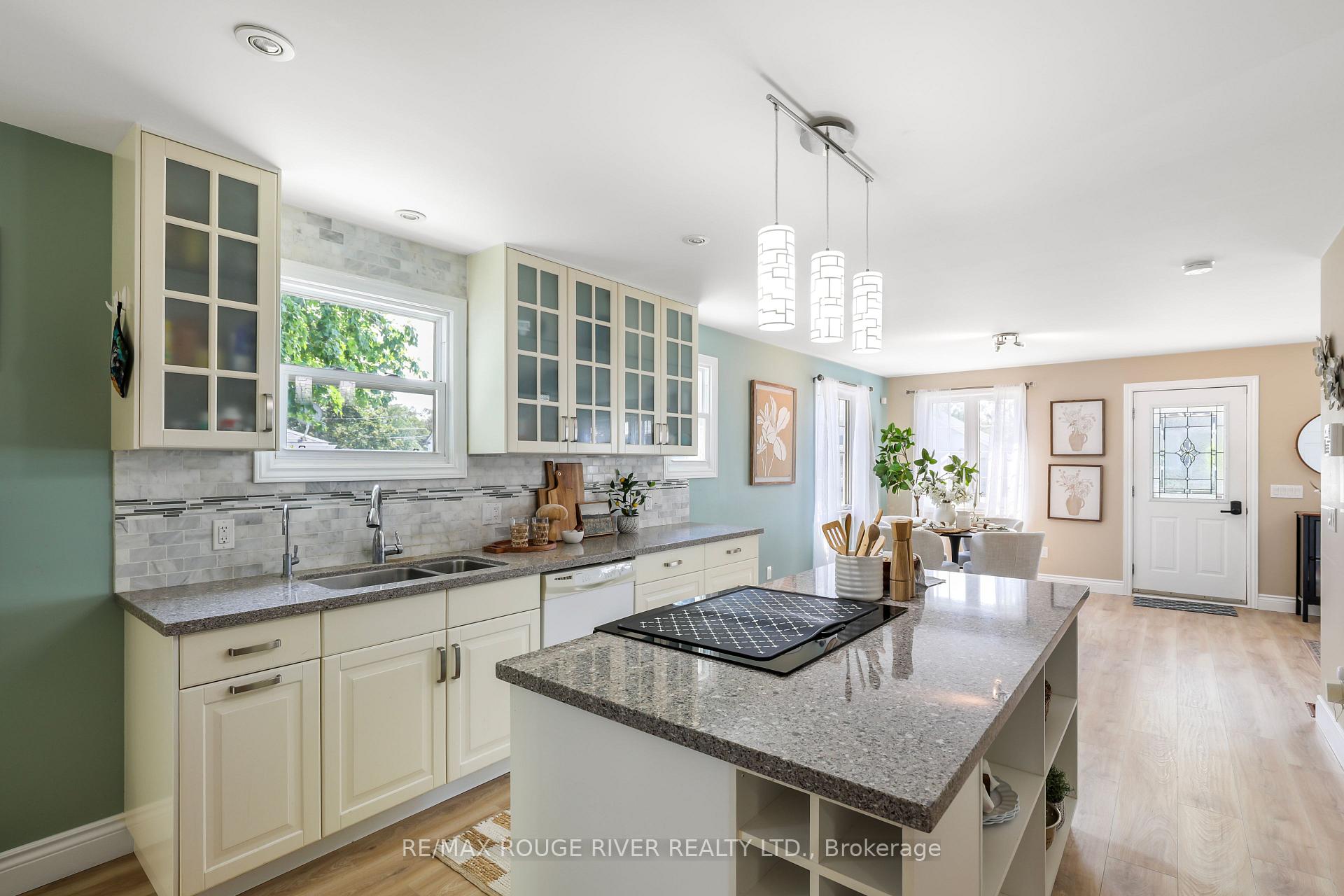 Photo 6 of 109 Elgin Street, Clarington, Bowmanville — HOMEH
