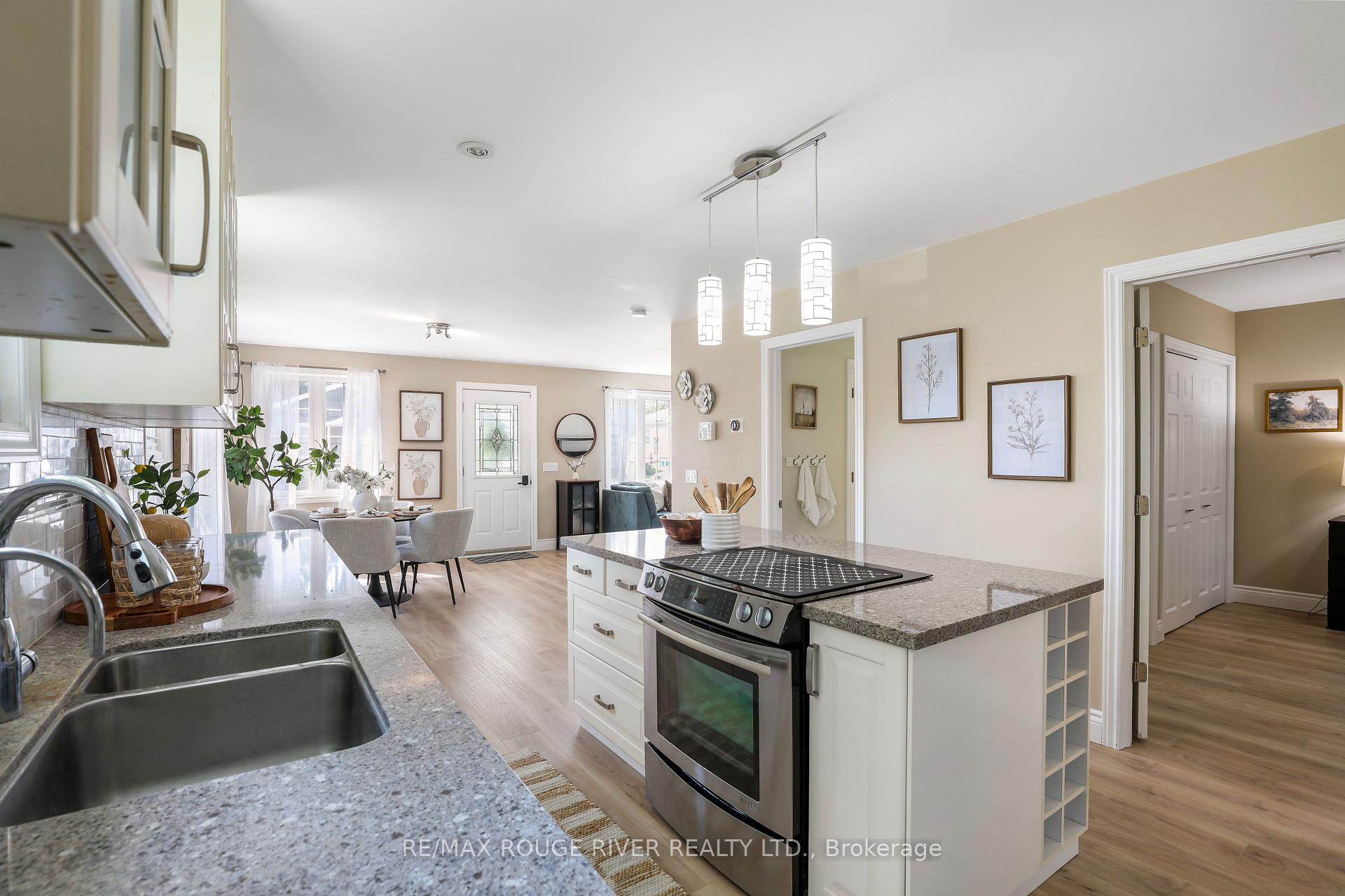 Photo 7 of 109 Elgin Street, Clarington, Bowmanville — HOMEH