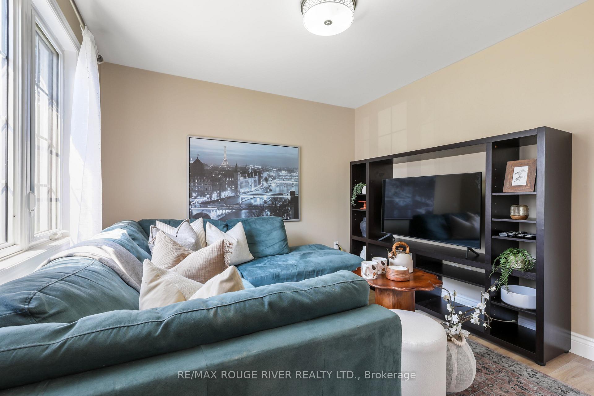 Photo 13 of 109 Elgin Street, Clarington, Bowmanville — HOMEH