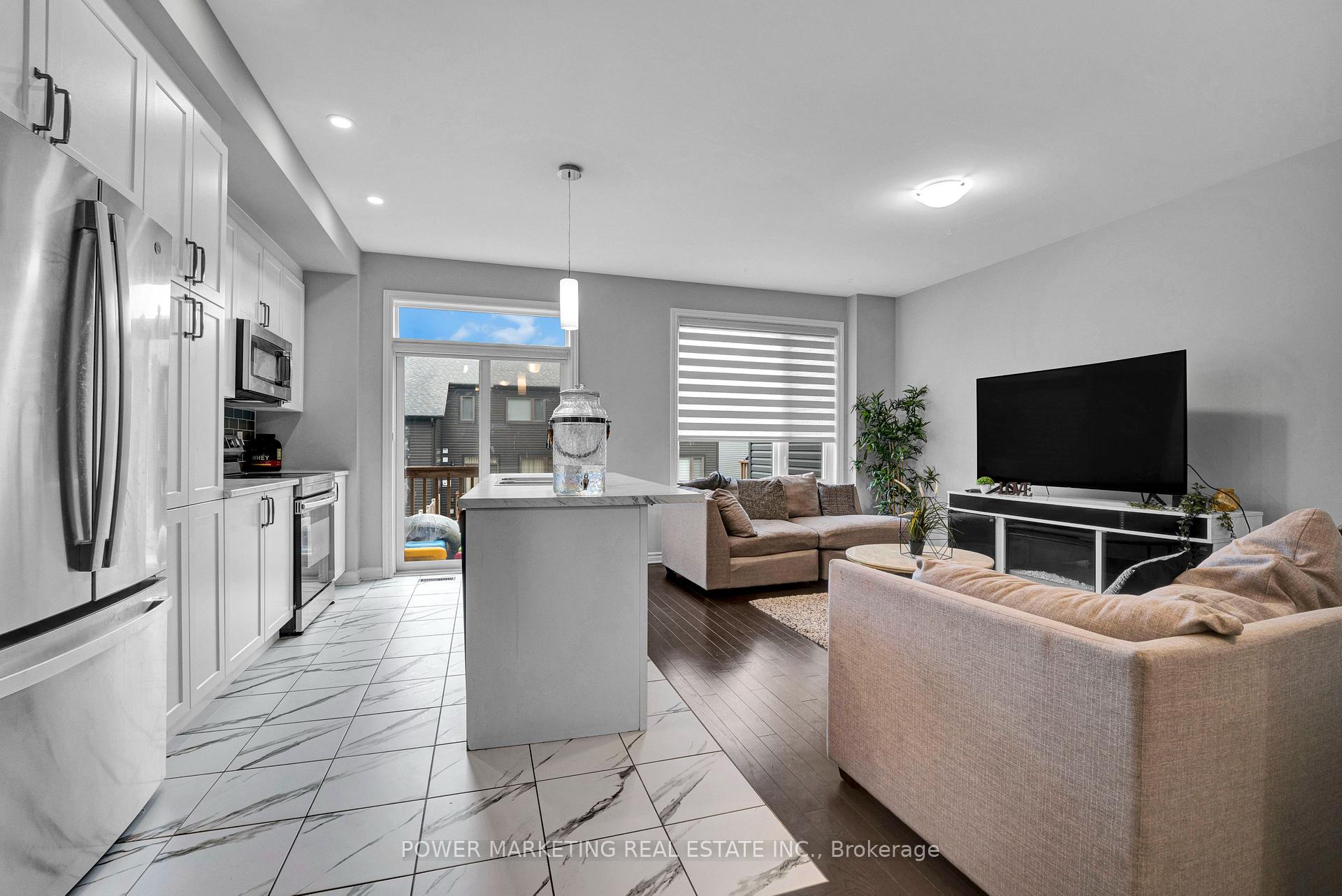 Photo 9 of 20 Atop Lane, Ottawa, Riverside South/Gloucester Glen — HOMEH