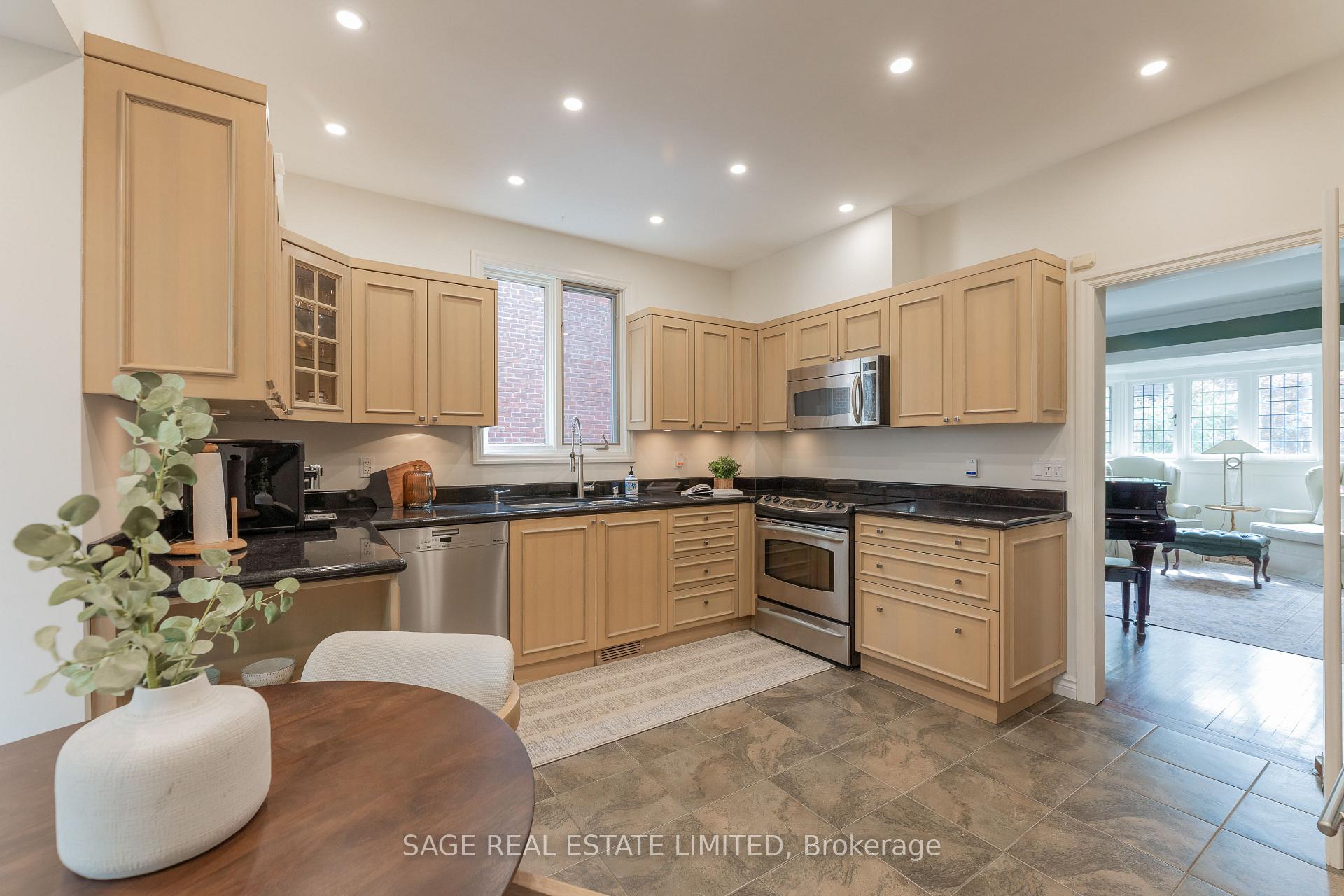 Photo 19 of 43 Oriole Road, Toronto, Yonge-St. Clair — HOMEH