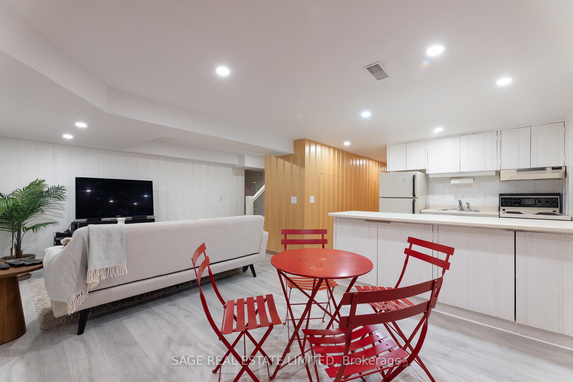 Photo 38 of 43 Oriole Road, Toronto, Yonge-St. Clair — HOMEH