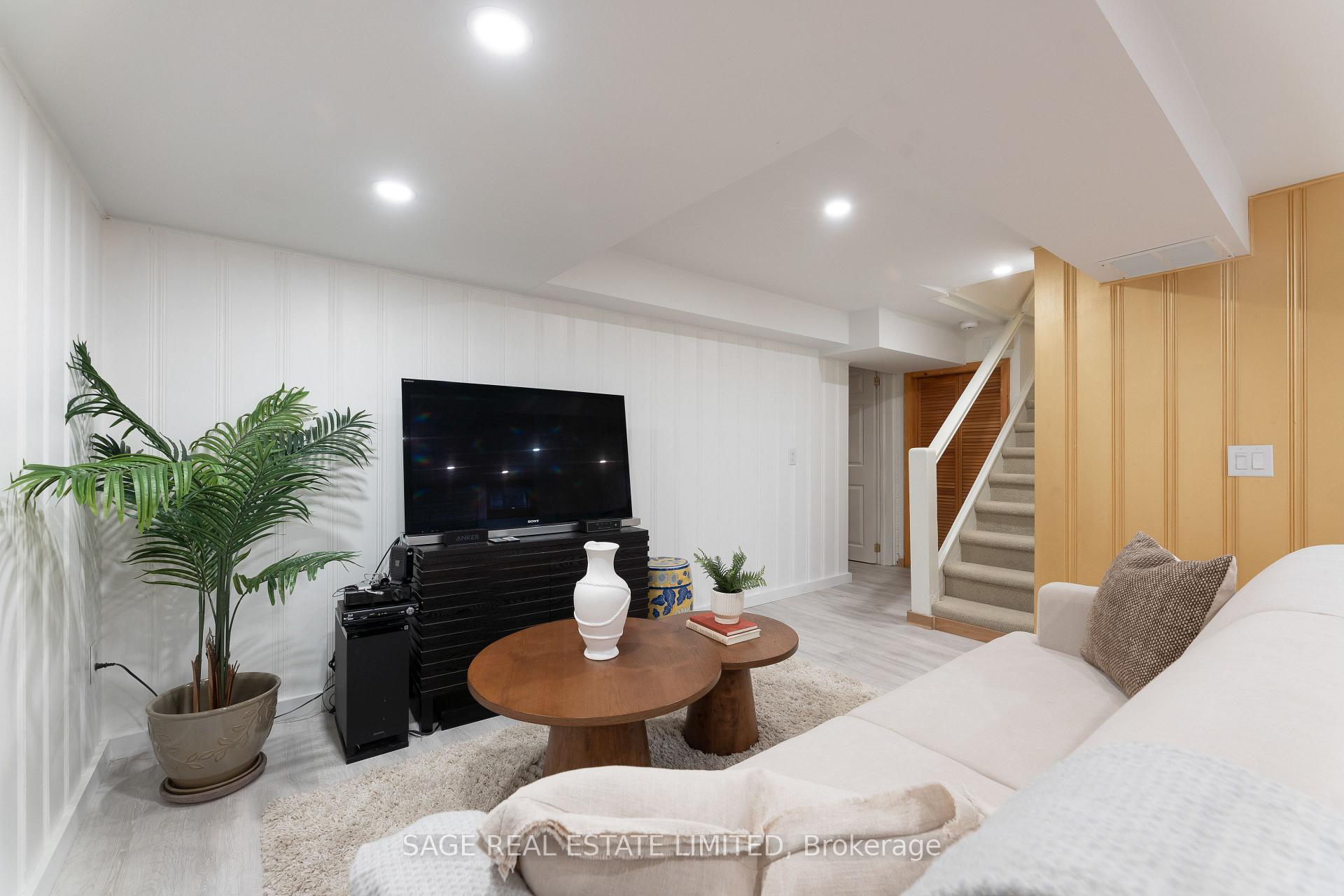Photo 39 of 43 Oriole Road, Toronto, Yonge-St. Clair — HOMEH